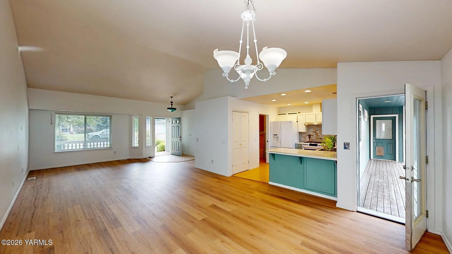 1605 N Bluegrass Ln