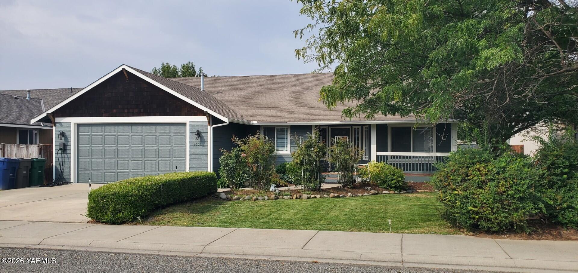1605 N Bluegrass Ln