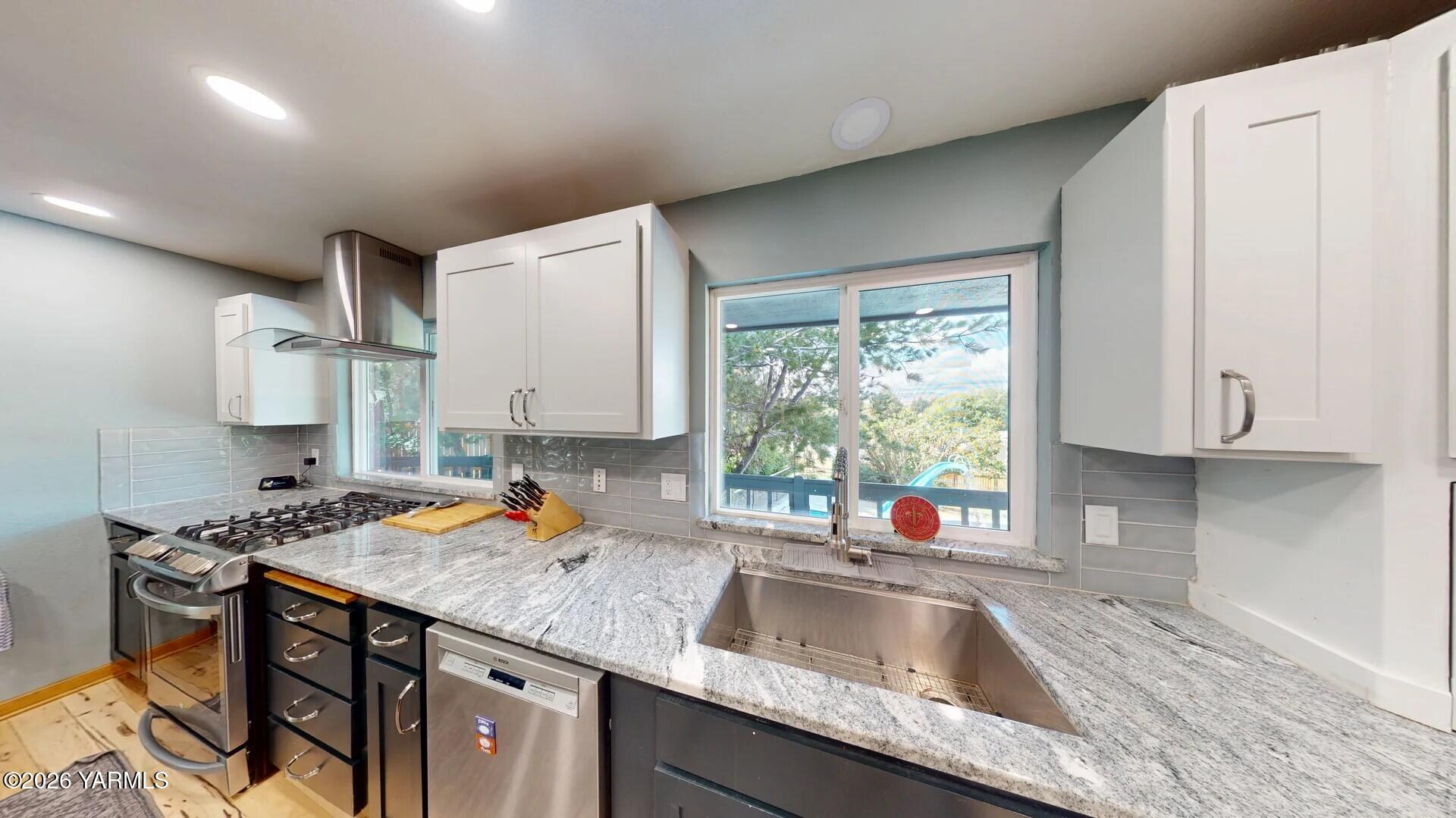 118 N 79th Ave