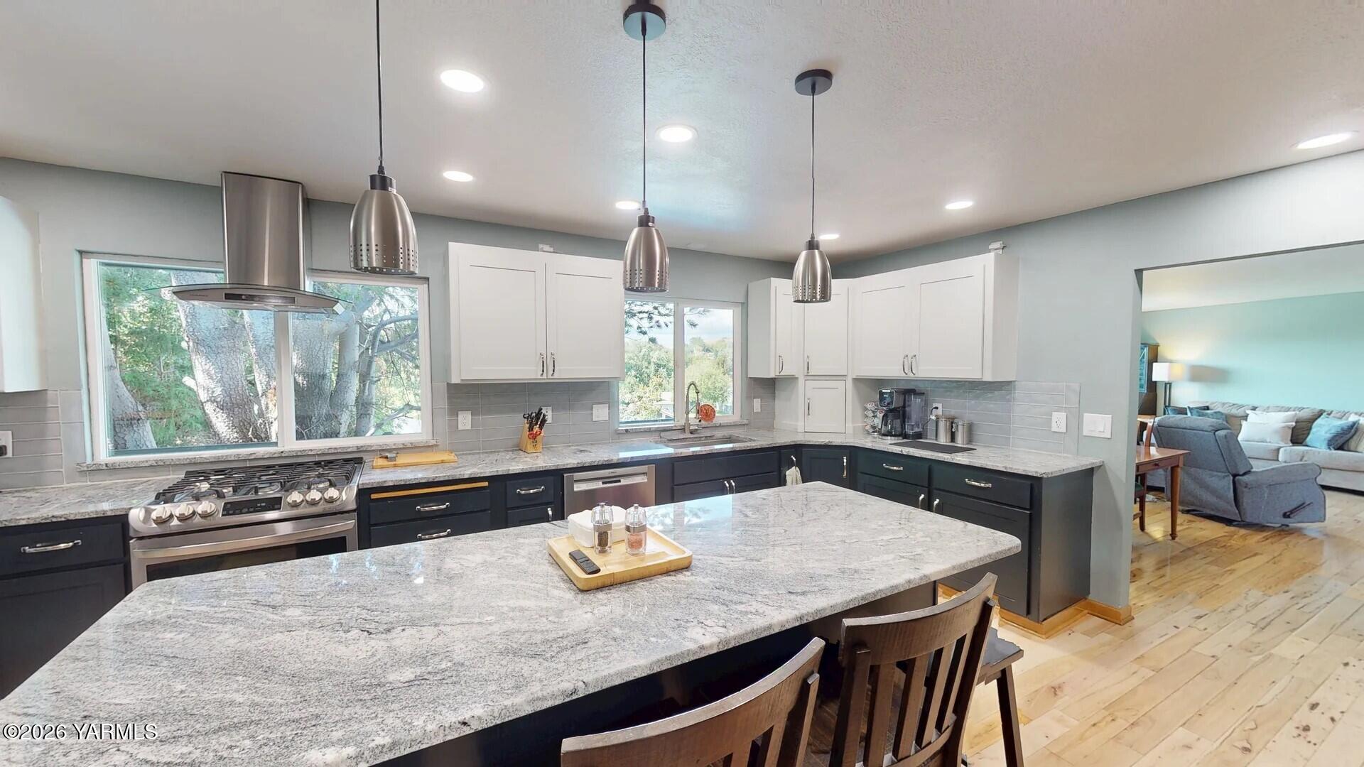 118 N 79th Ave