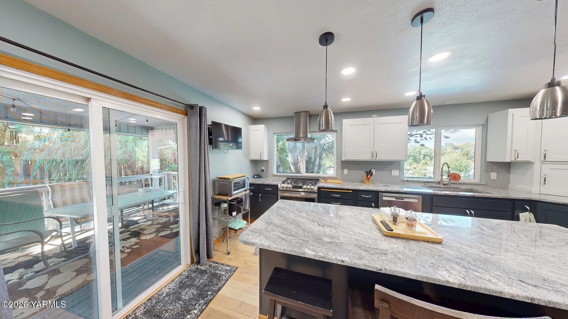 118 N 79th Ave