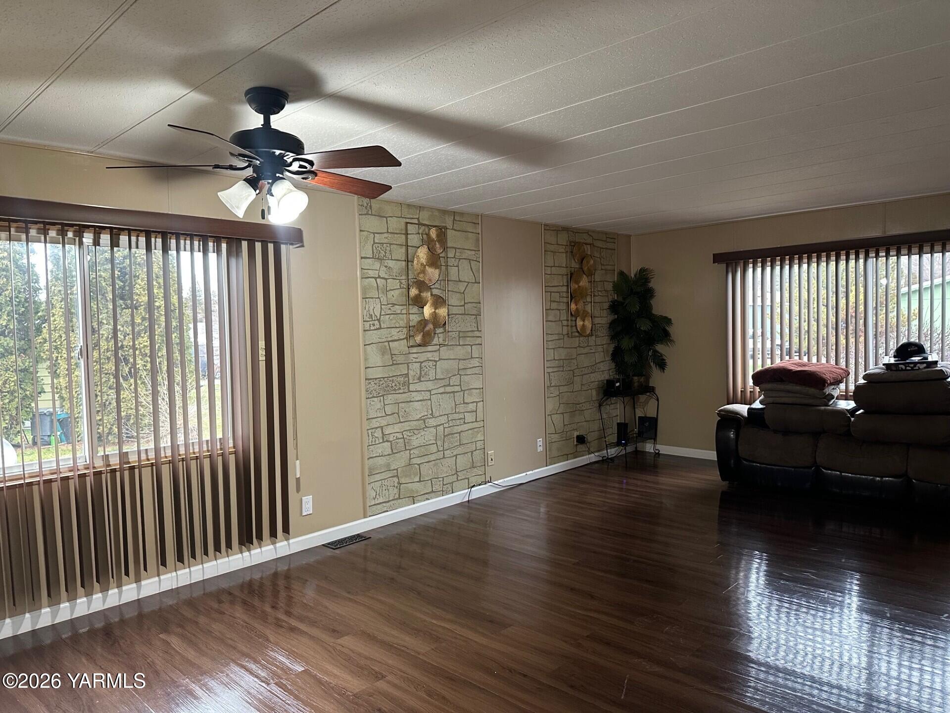 2205 Butterfield Rd Unit: 11