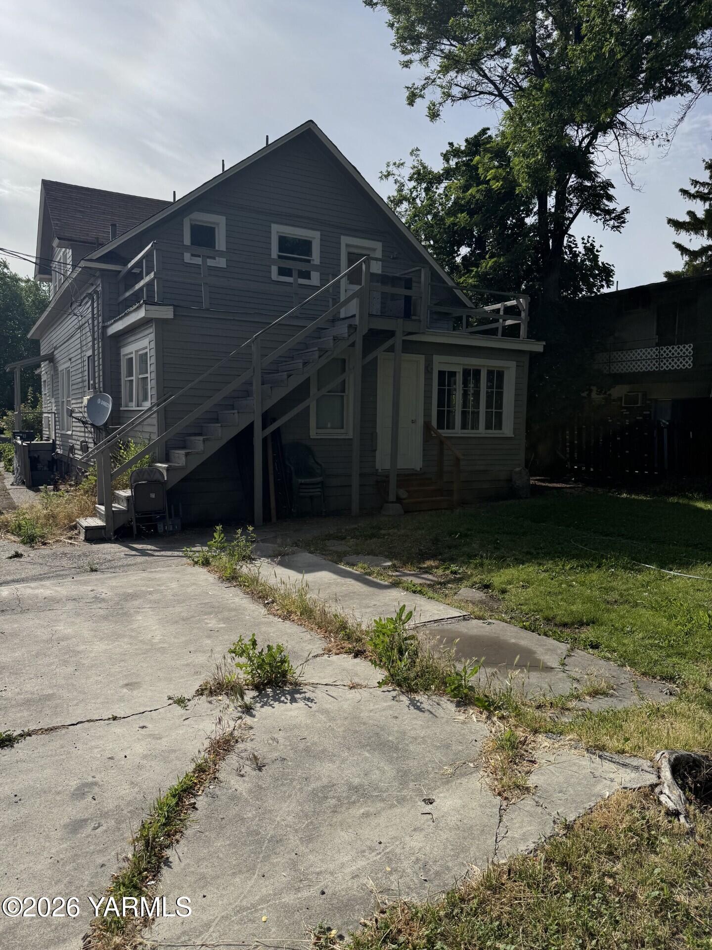 9 Hall Ave