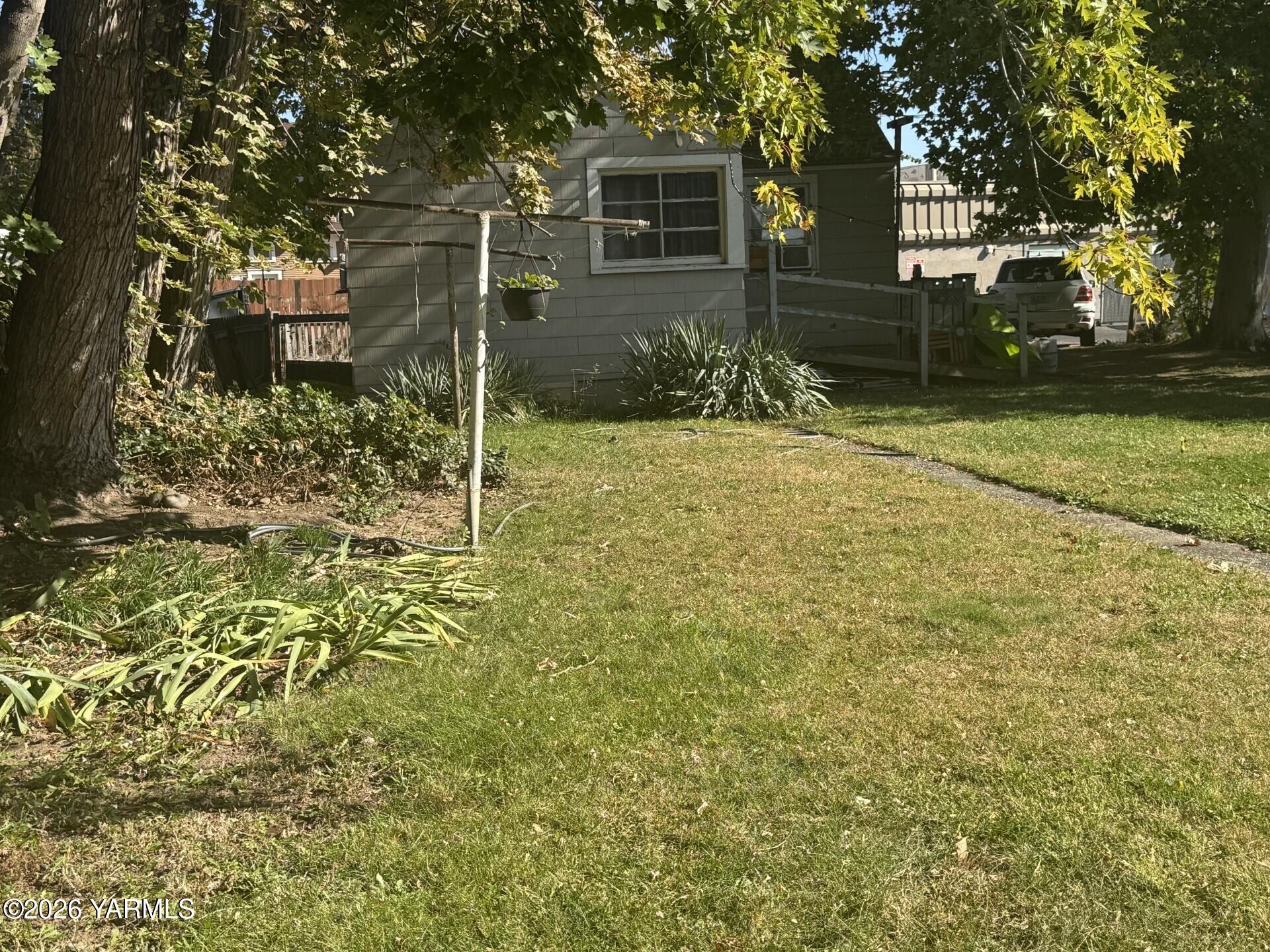9 Hall Ave
