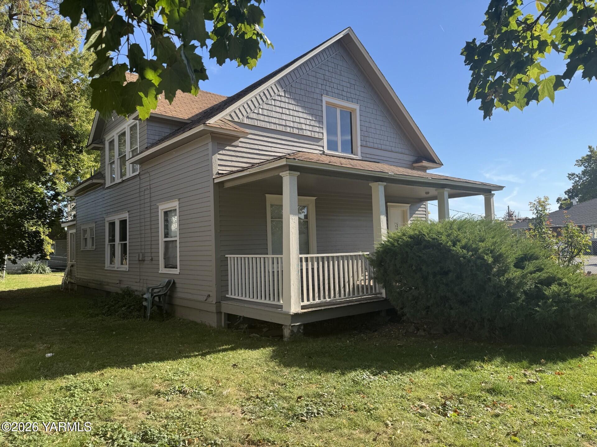 9 Hall Ave
