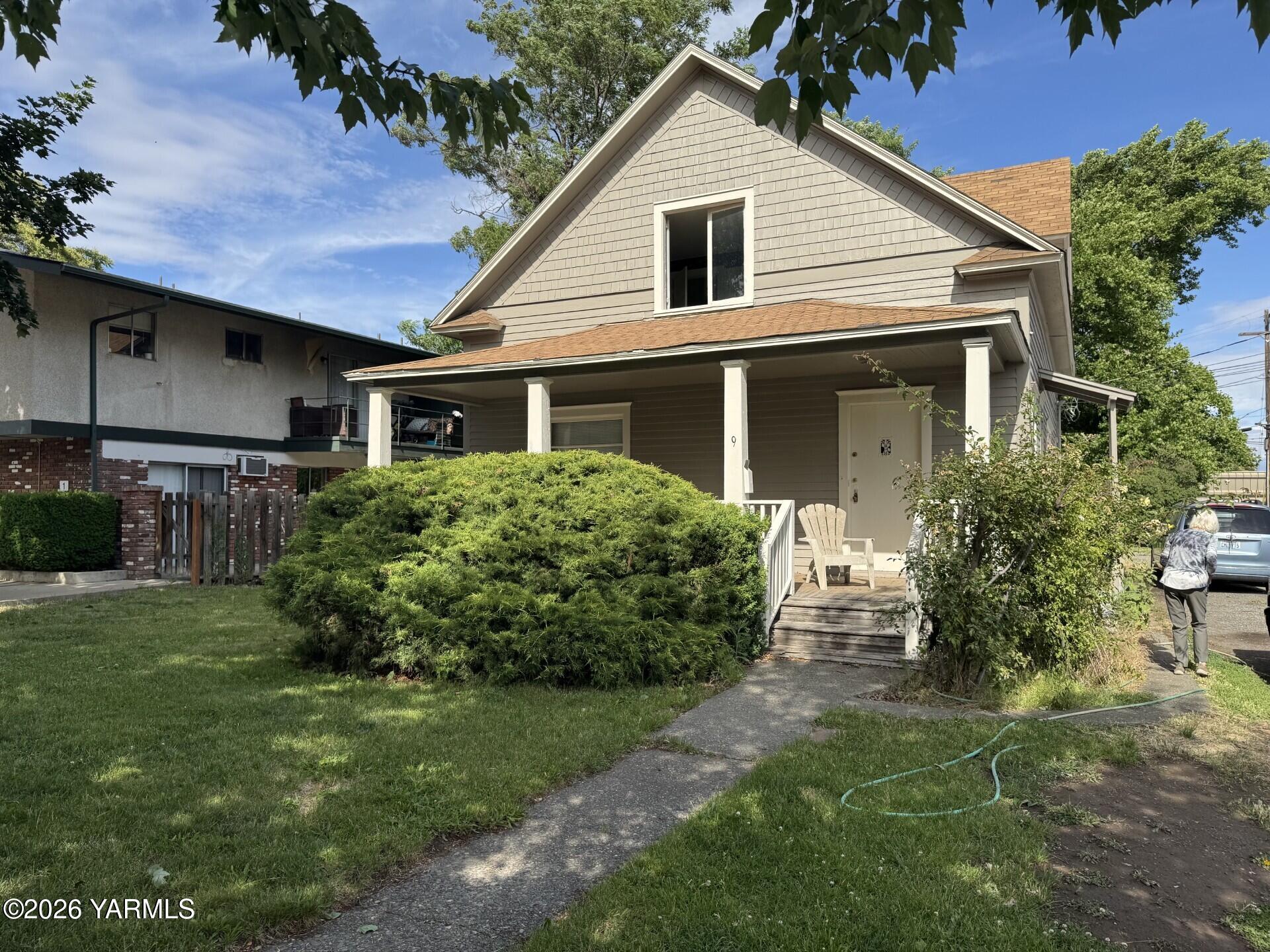9 Hall Ave