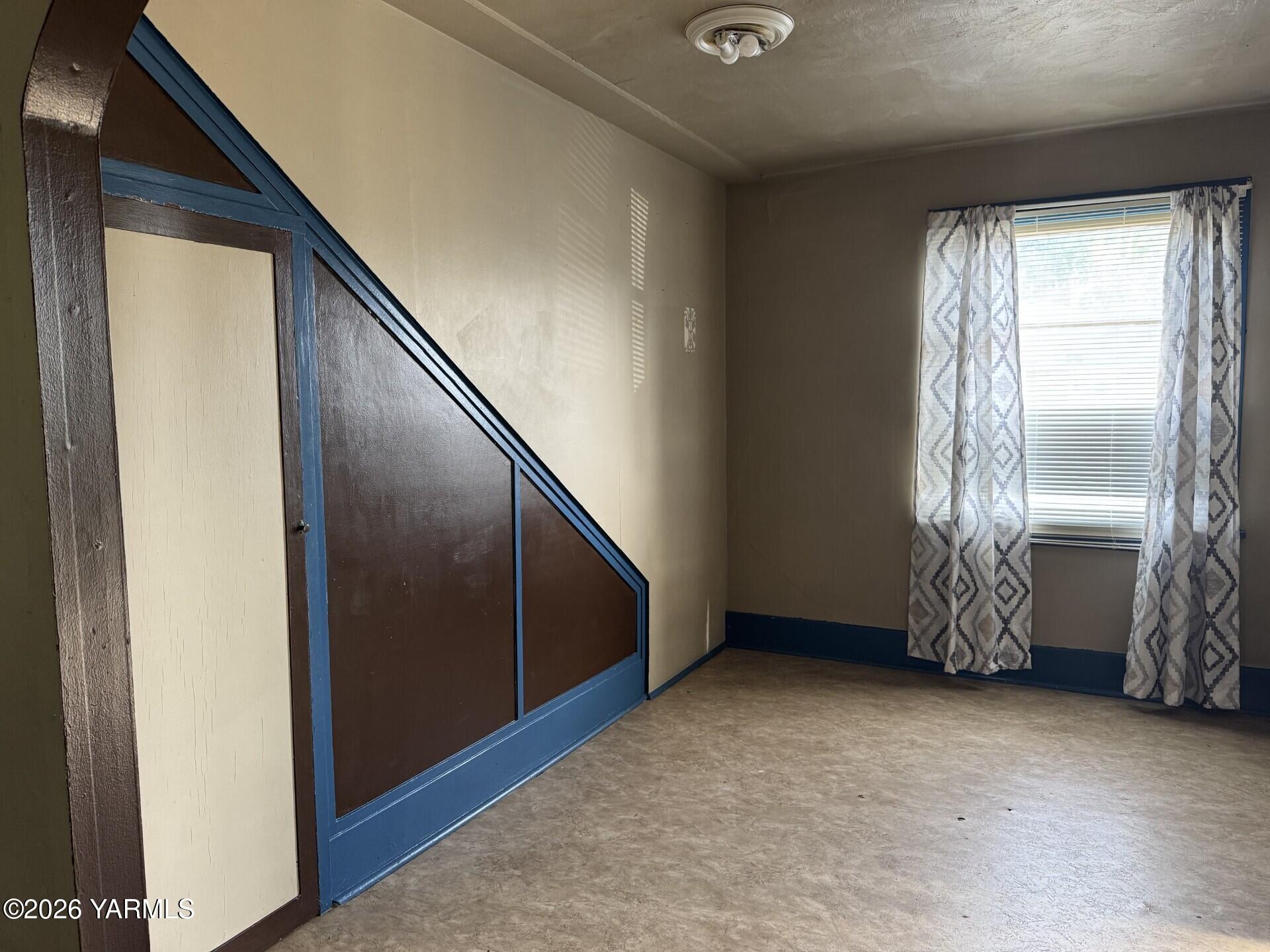 9 Hall Ave