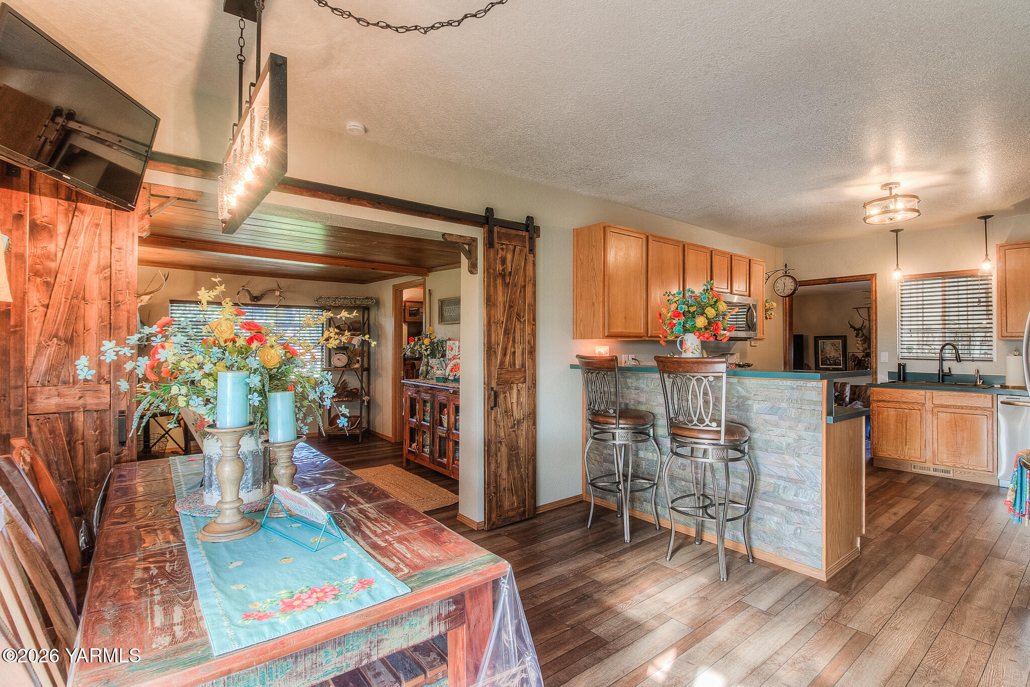 401 Mapleway Rd