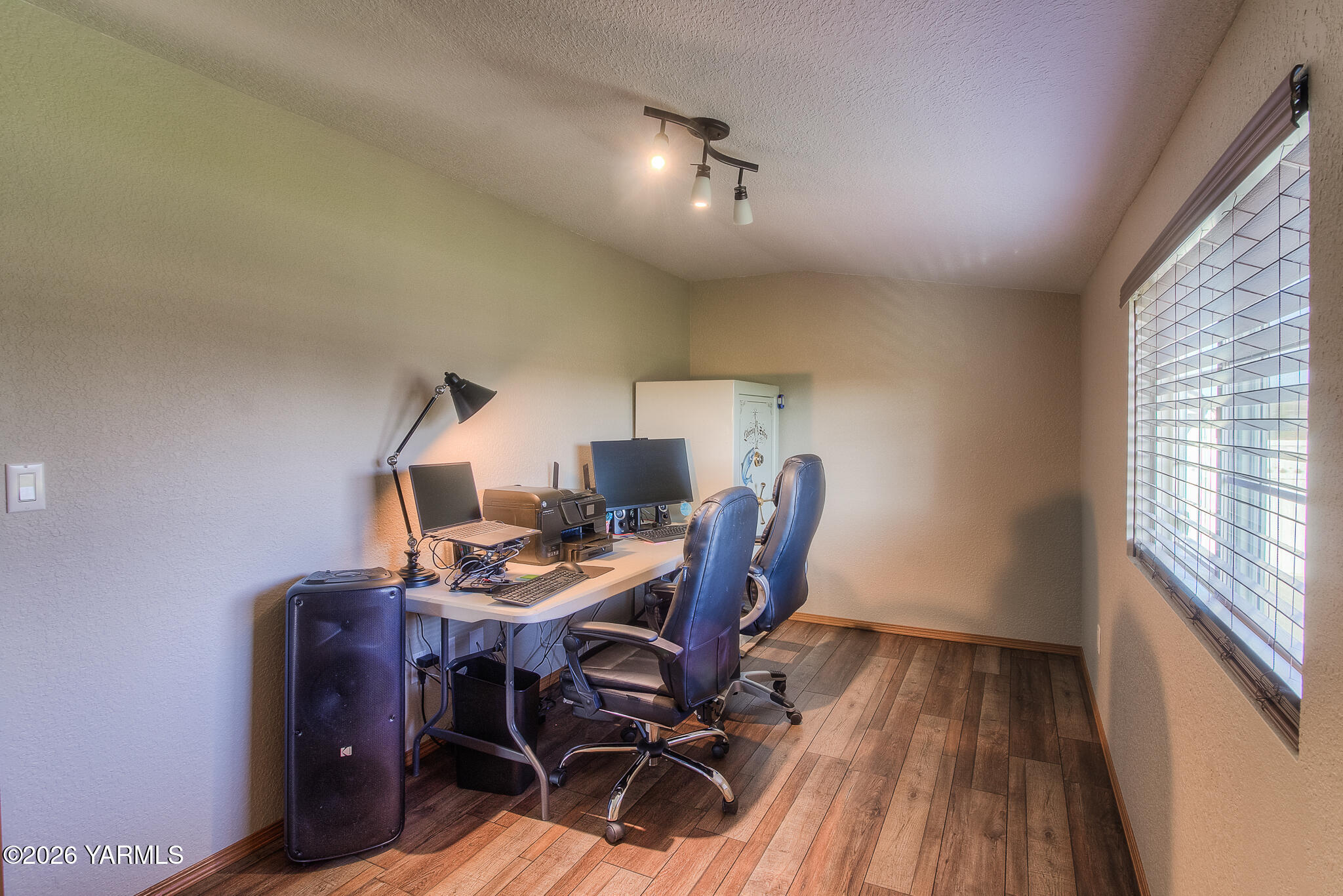 401 Mapleway Rd