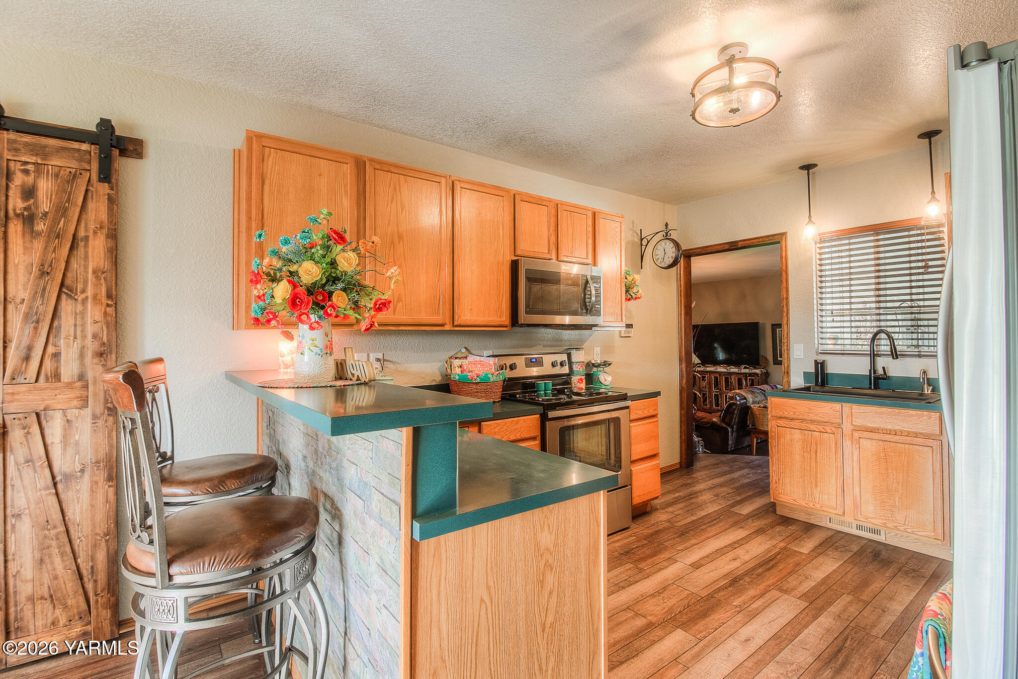 401 Mapleway Rd