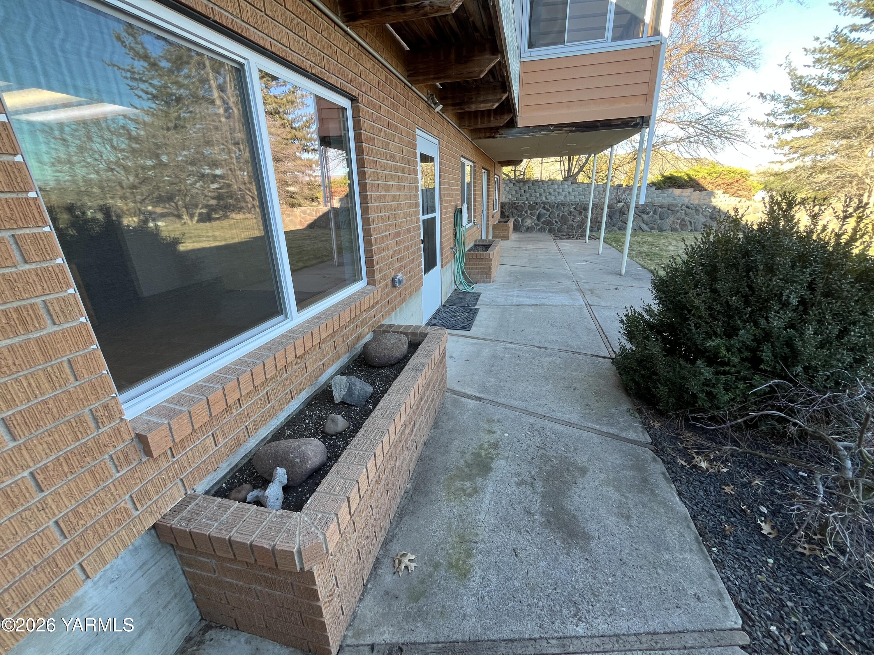 330 Parish Rd
