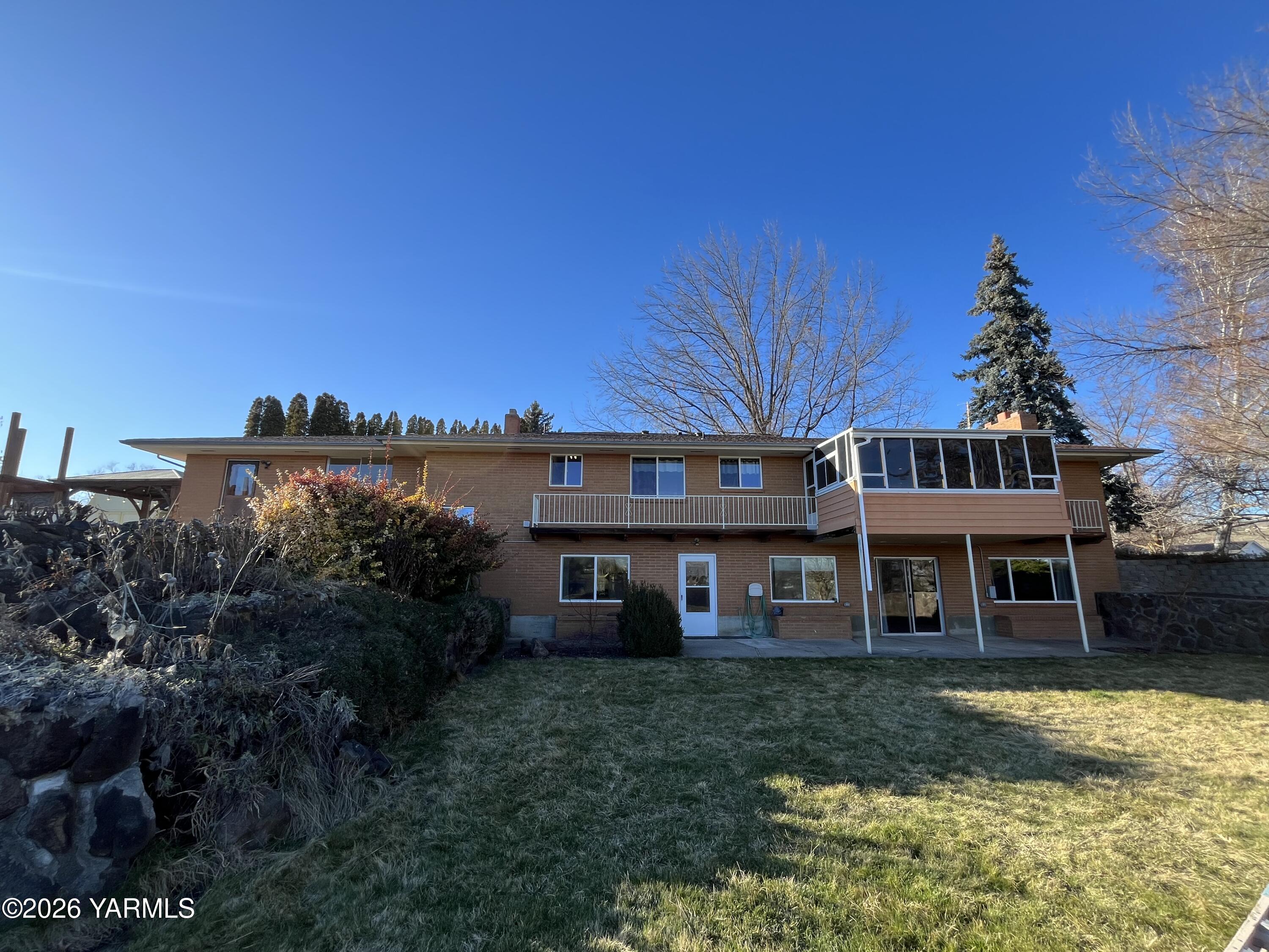 330 Parish Rd