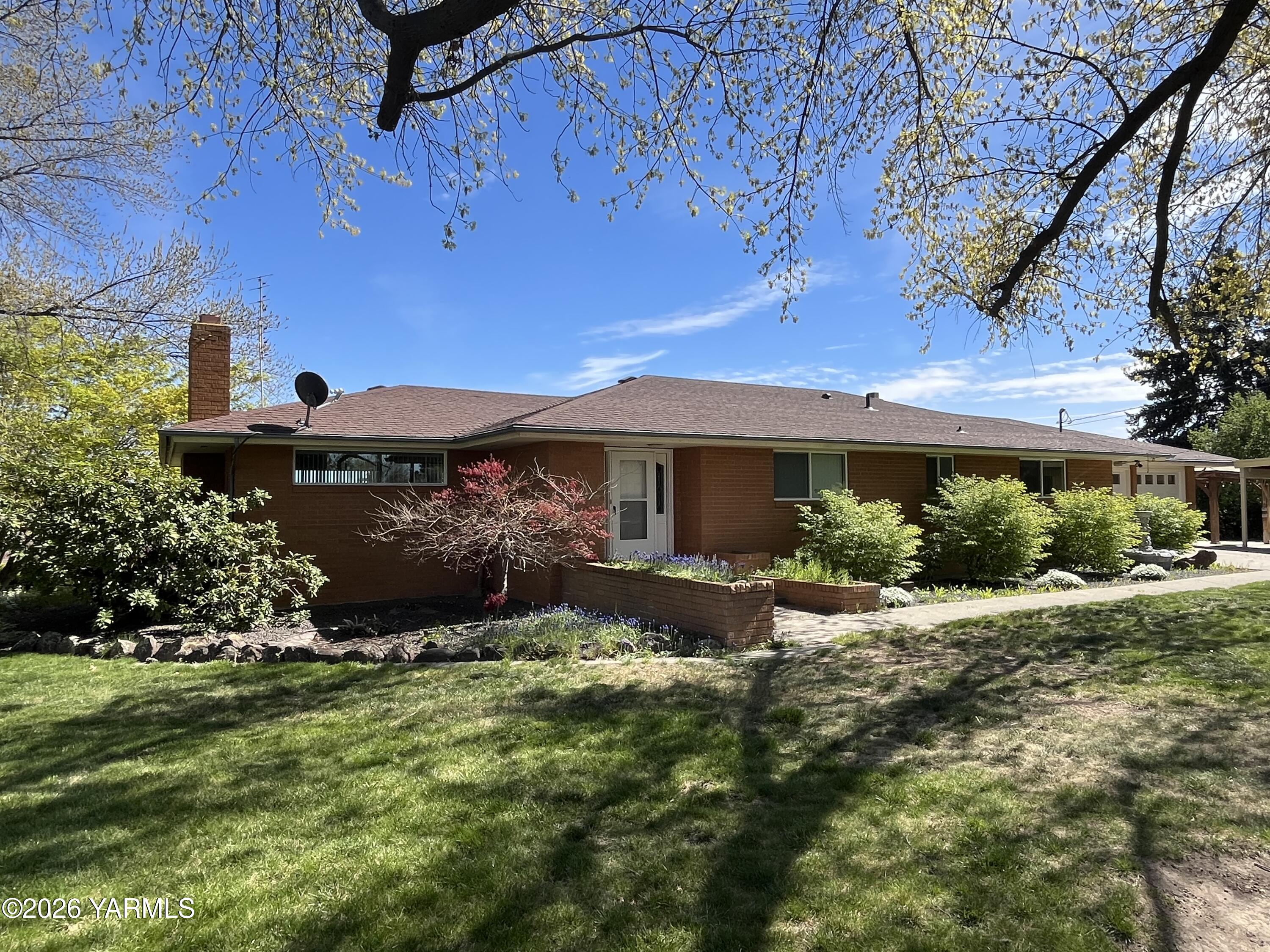 330 Parish Rd