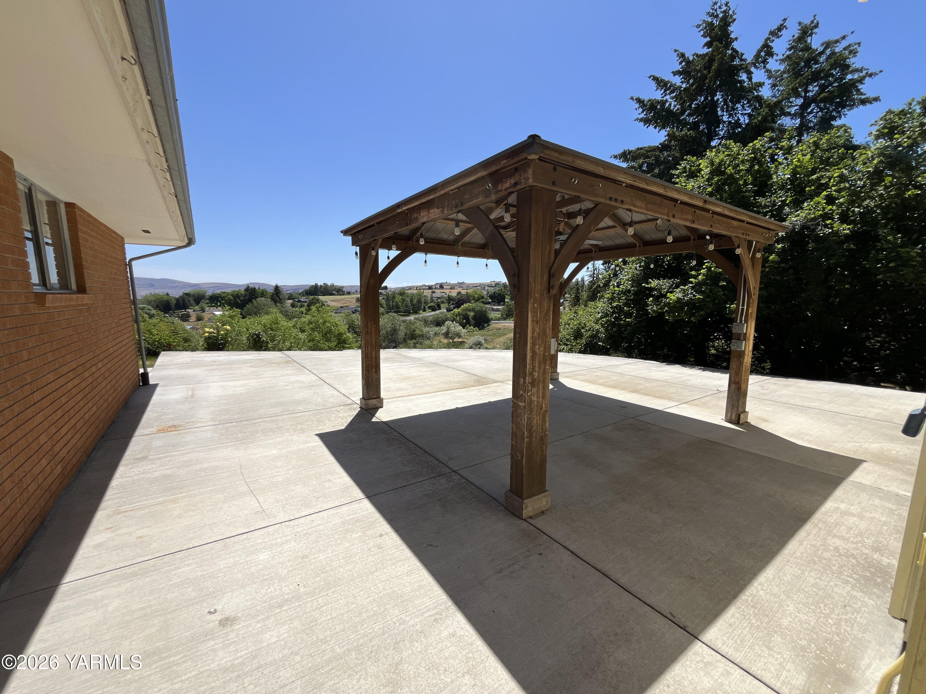 330 Parish Rd