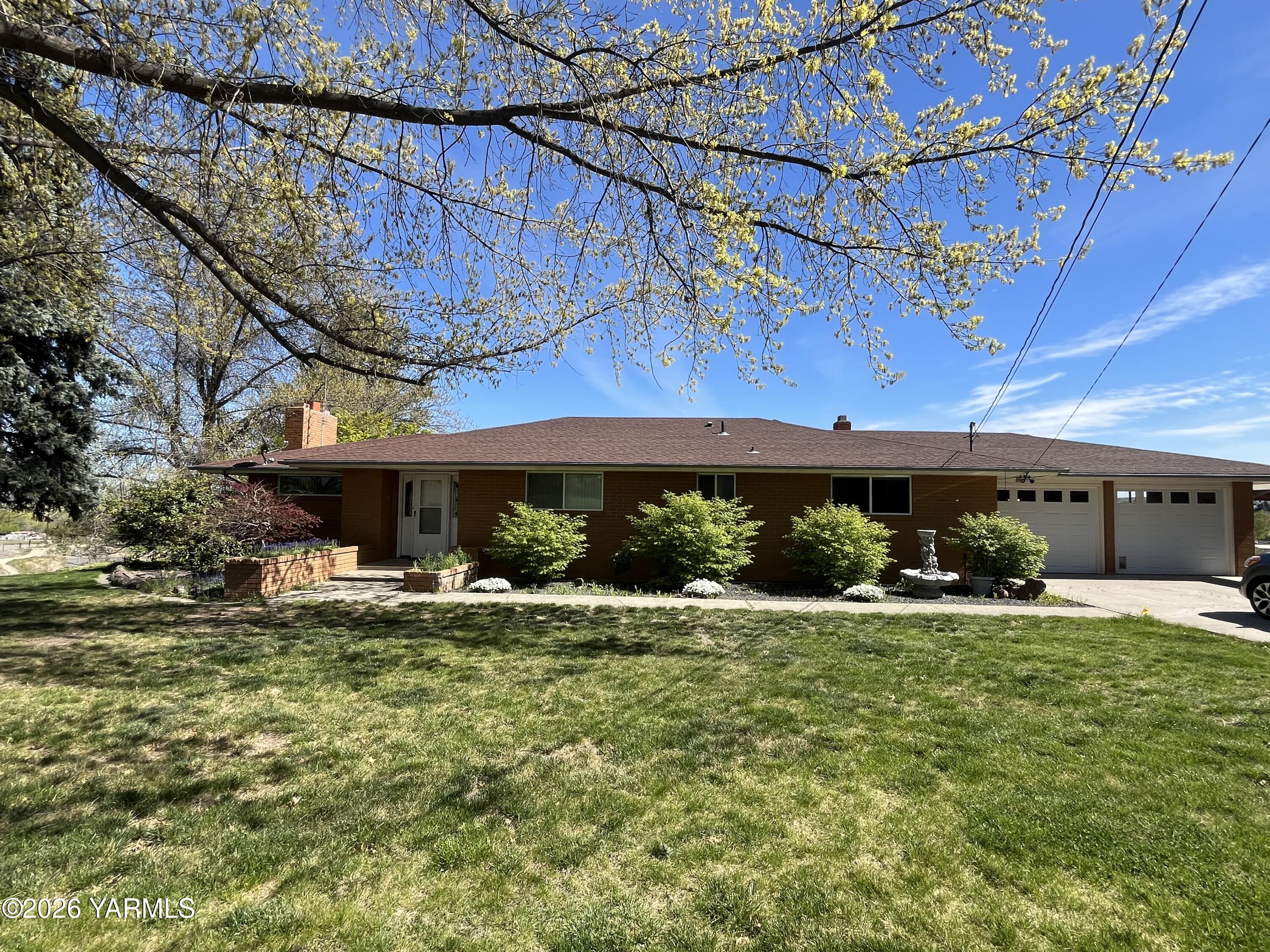 330 Parish Rd