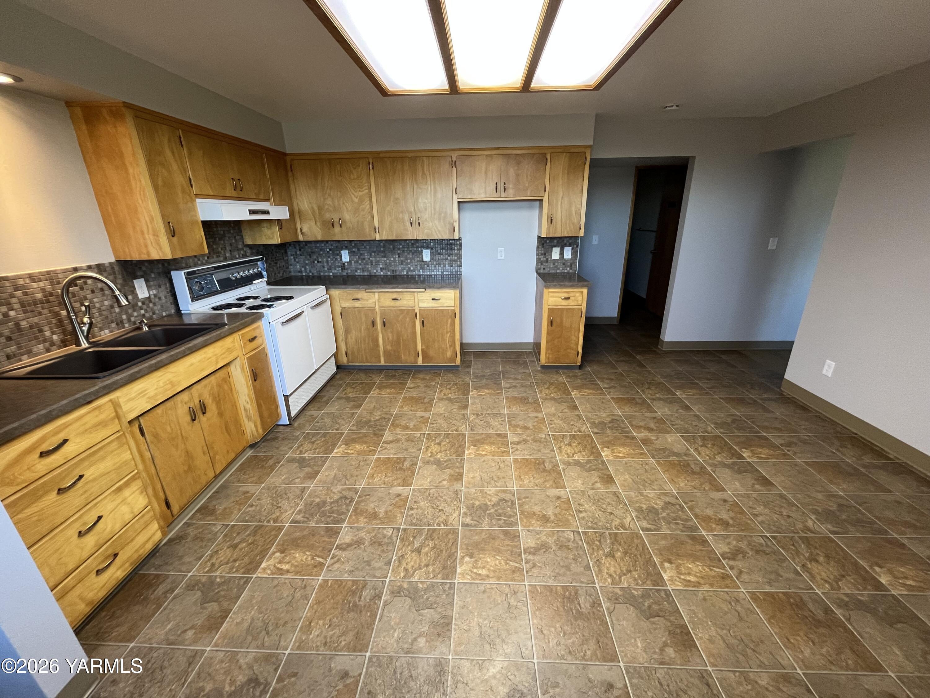 330 Parish Rd