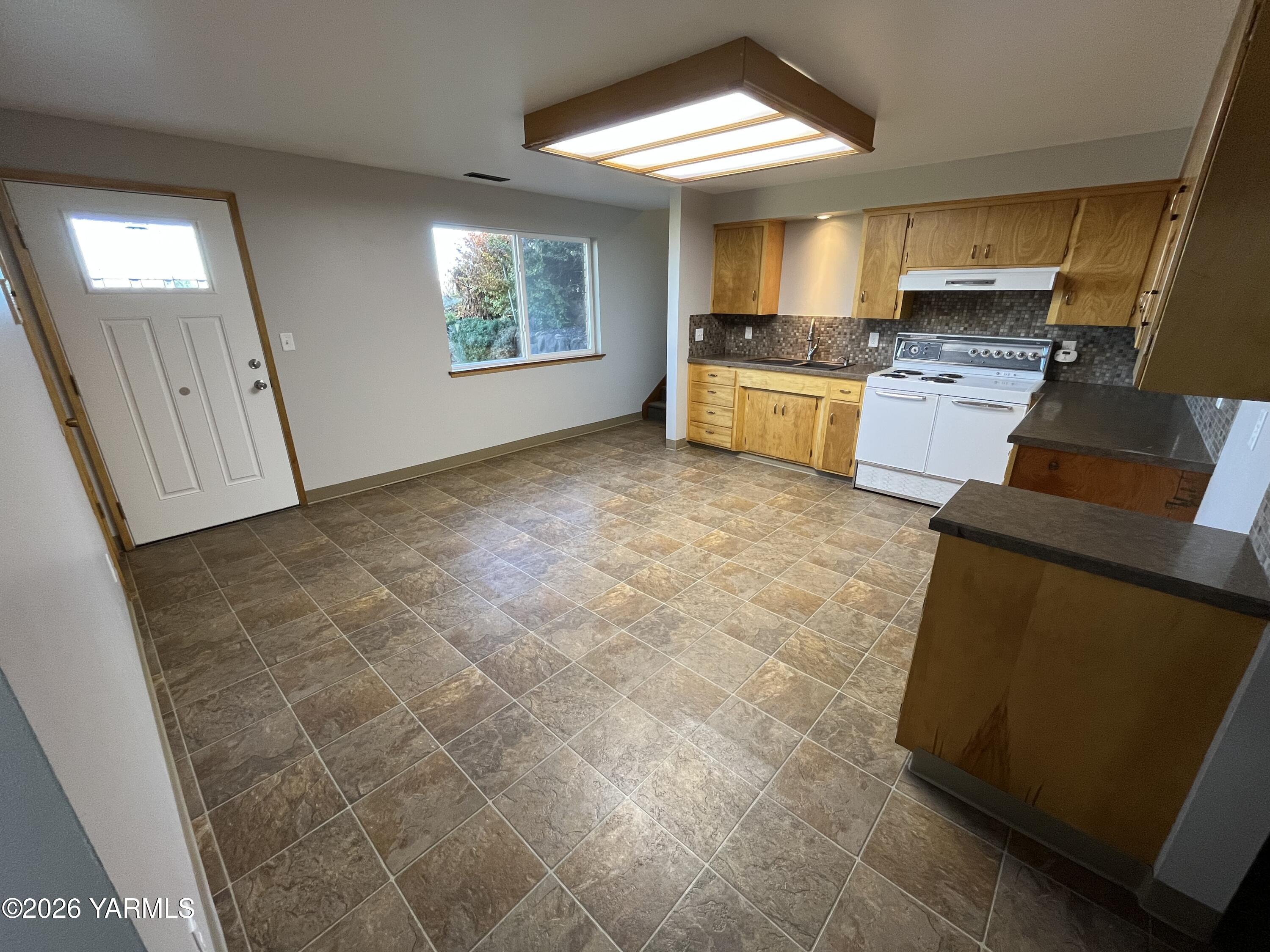 330 Parish Rd