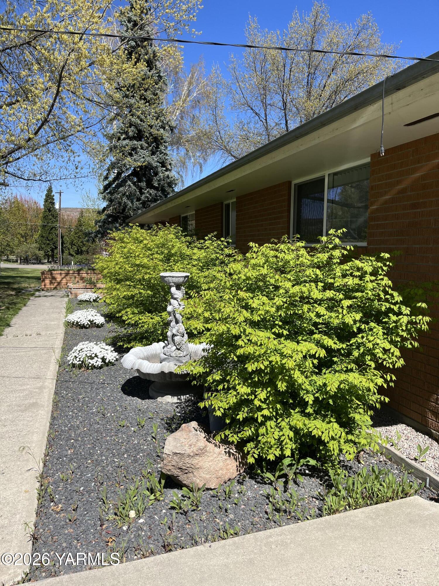 330 Parish Rd