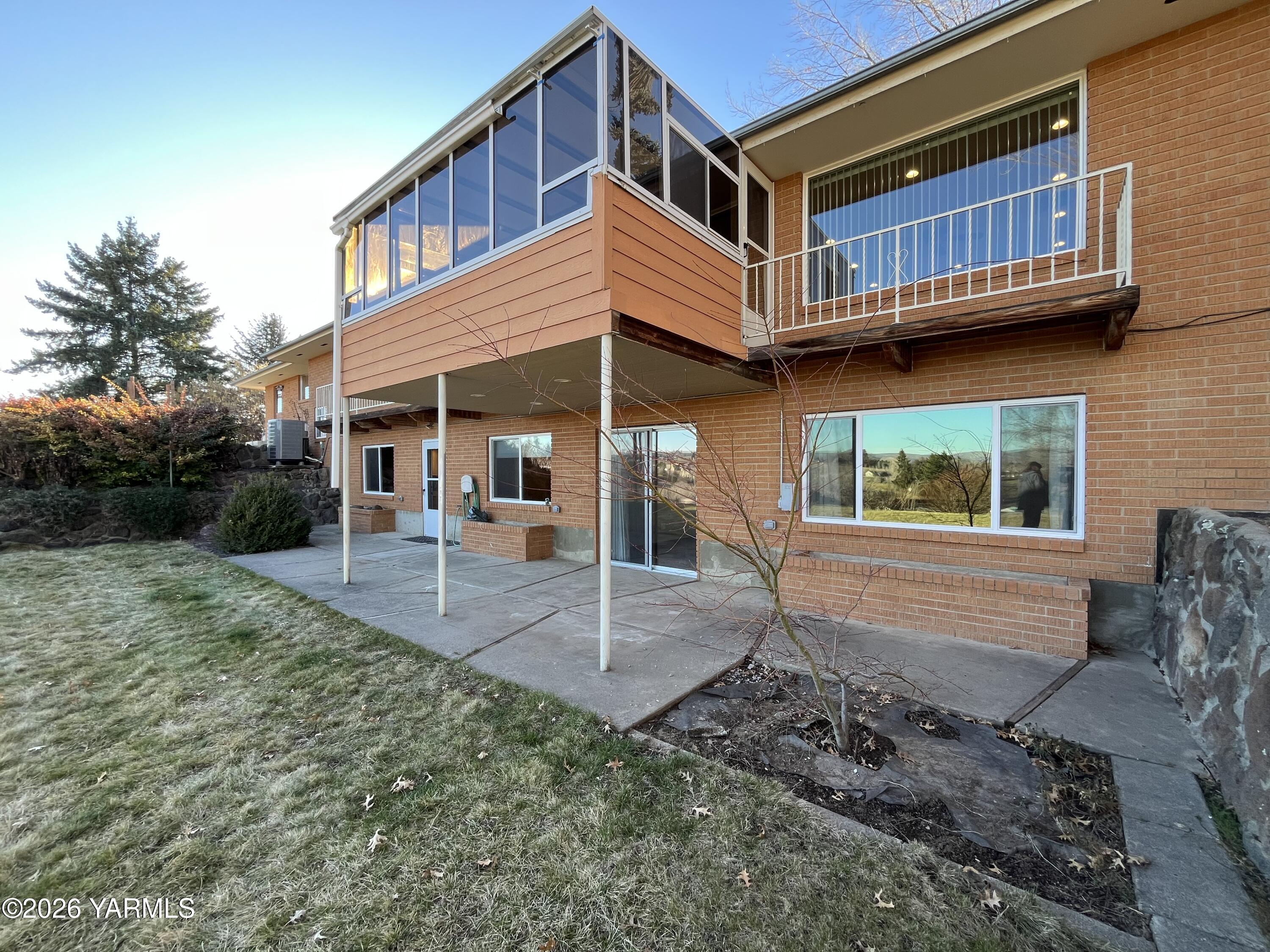 330 Parish Rd