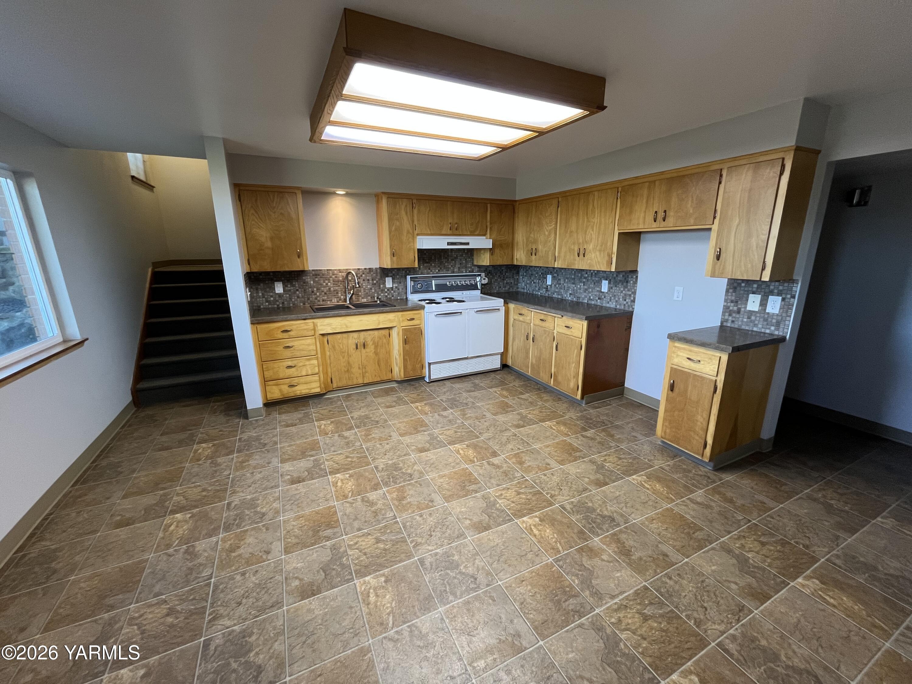 330 Parish Rd
