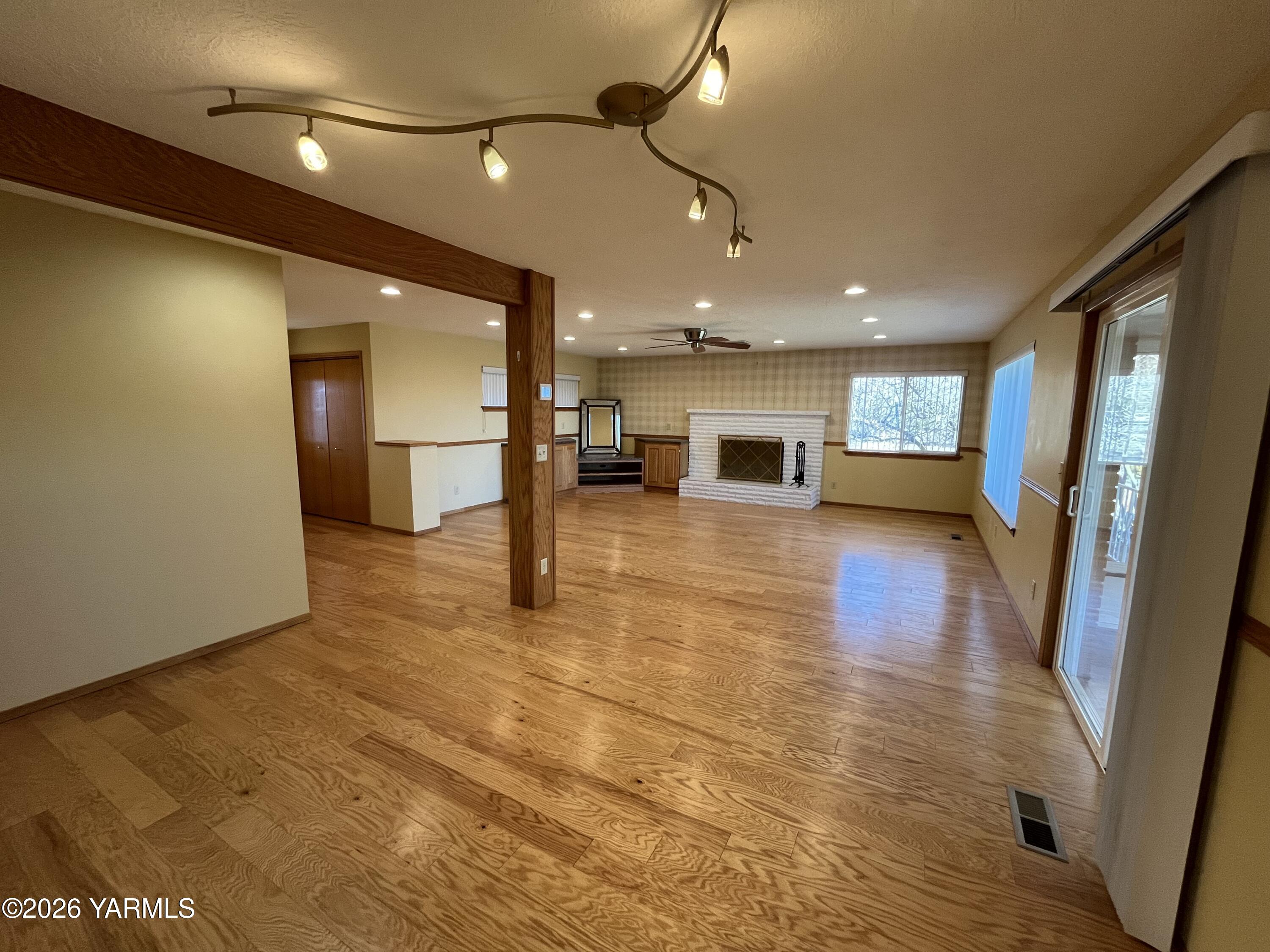 330 Parish Rd