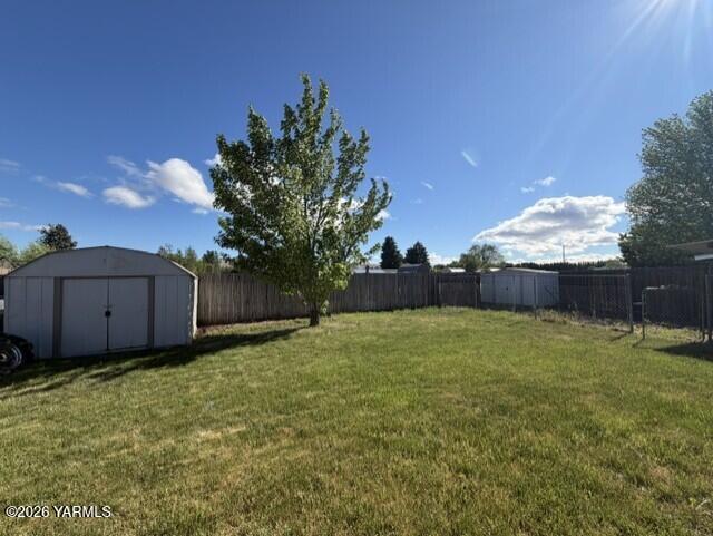 6104 Crestfields Rd