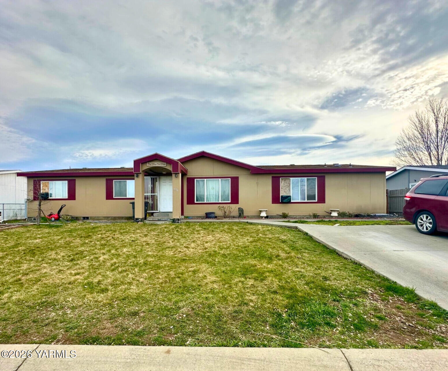 6104 Crestfields Rd