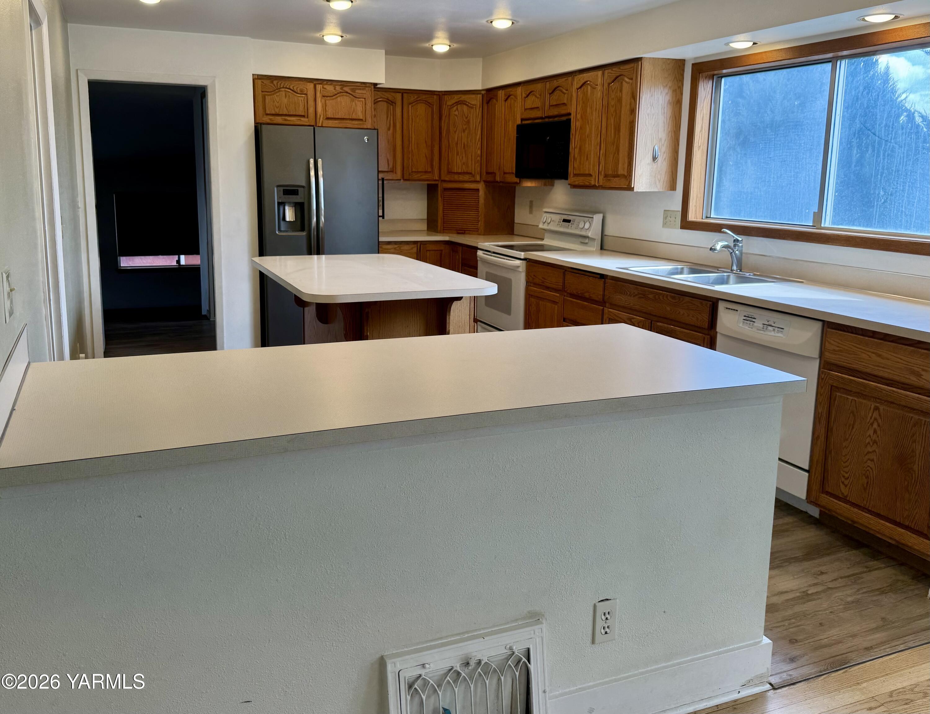 7801 Campbell Rd Unit: 1