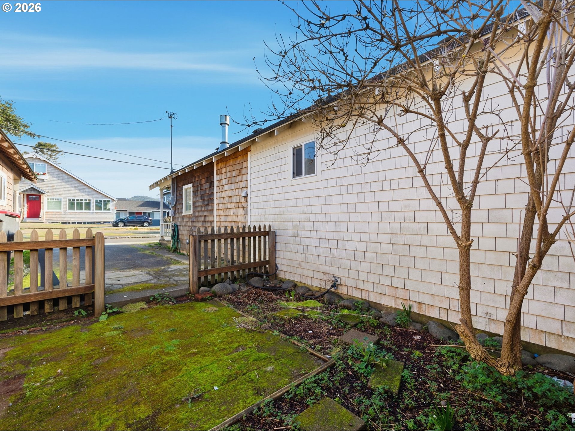 908/910 N FRANKLIN ST