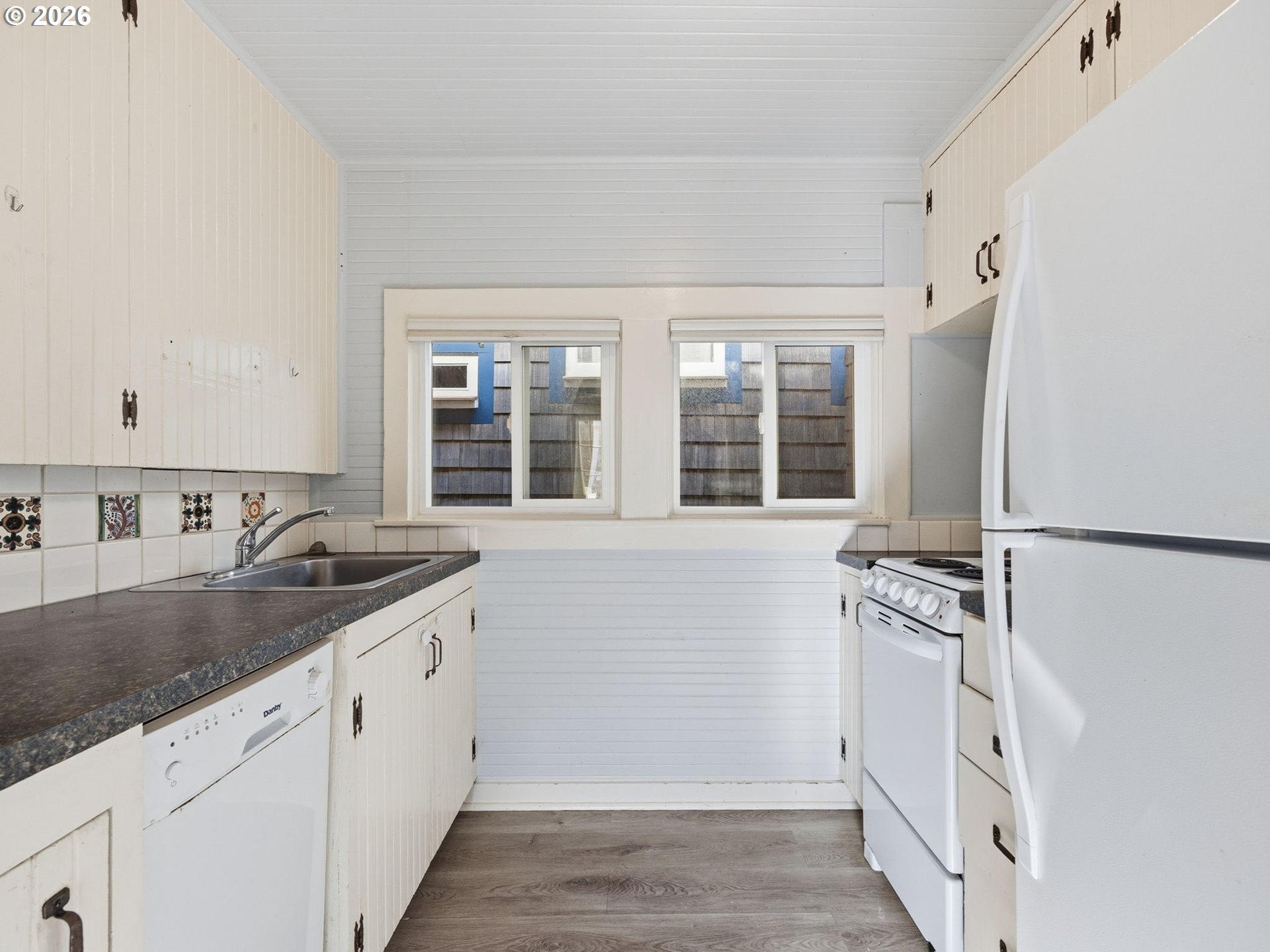 908/910 N FRANKLIN ST