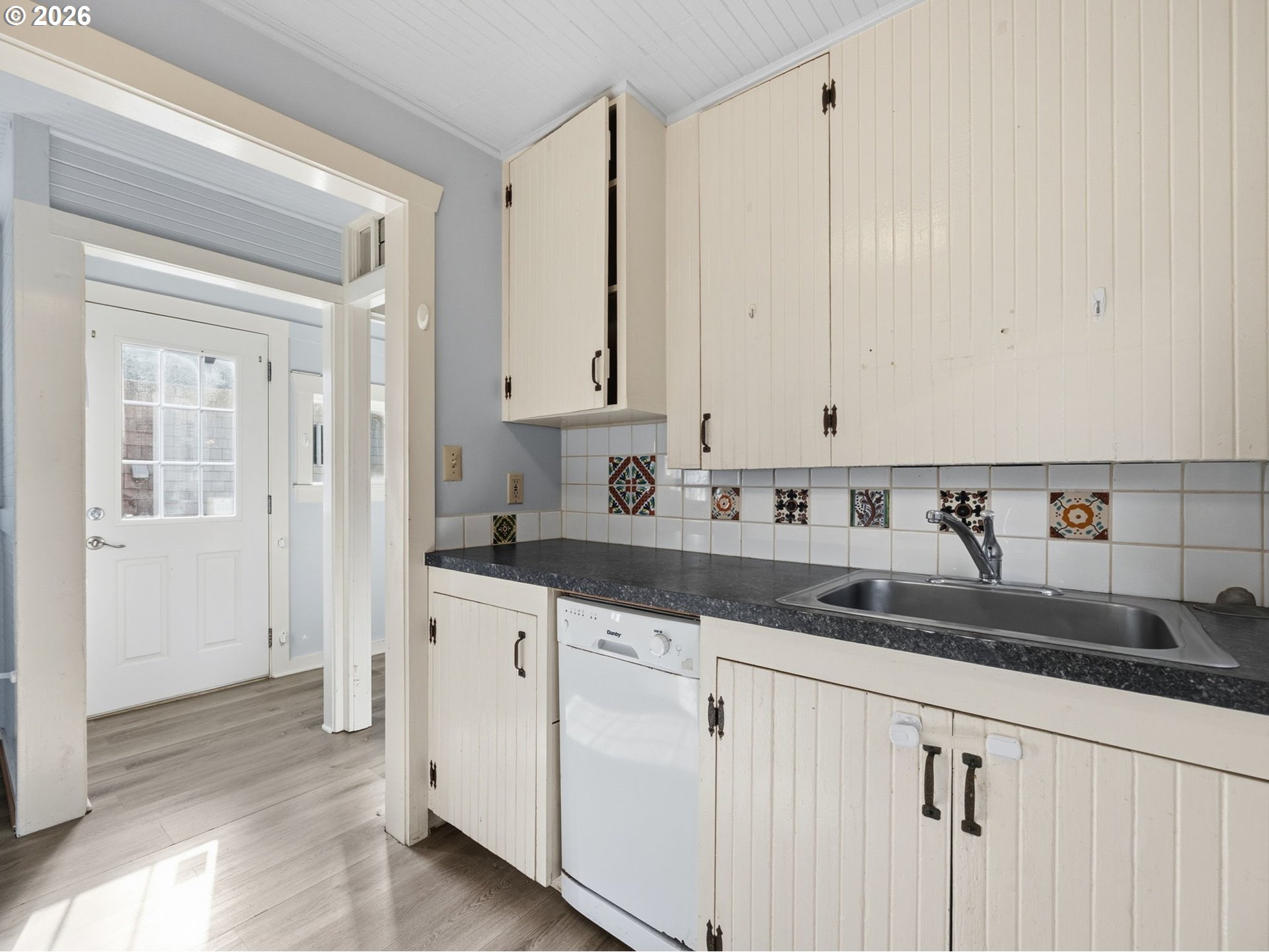 908/910 N FRANKLIN ST