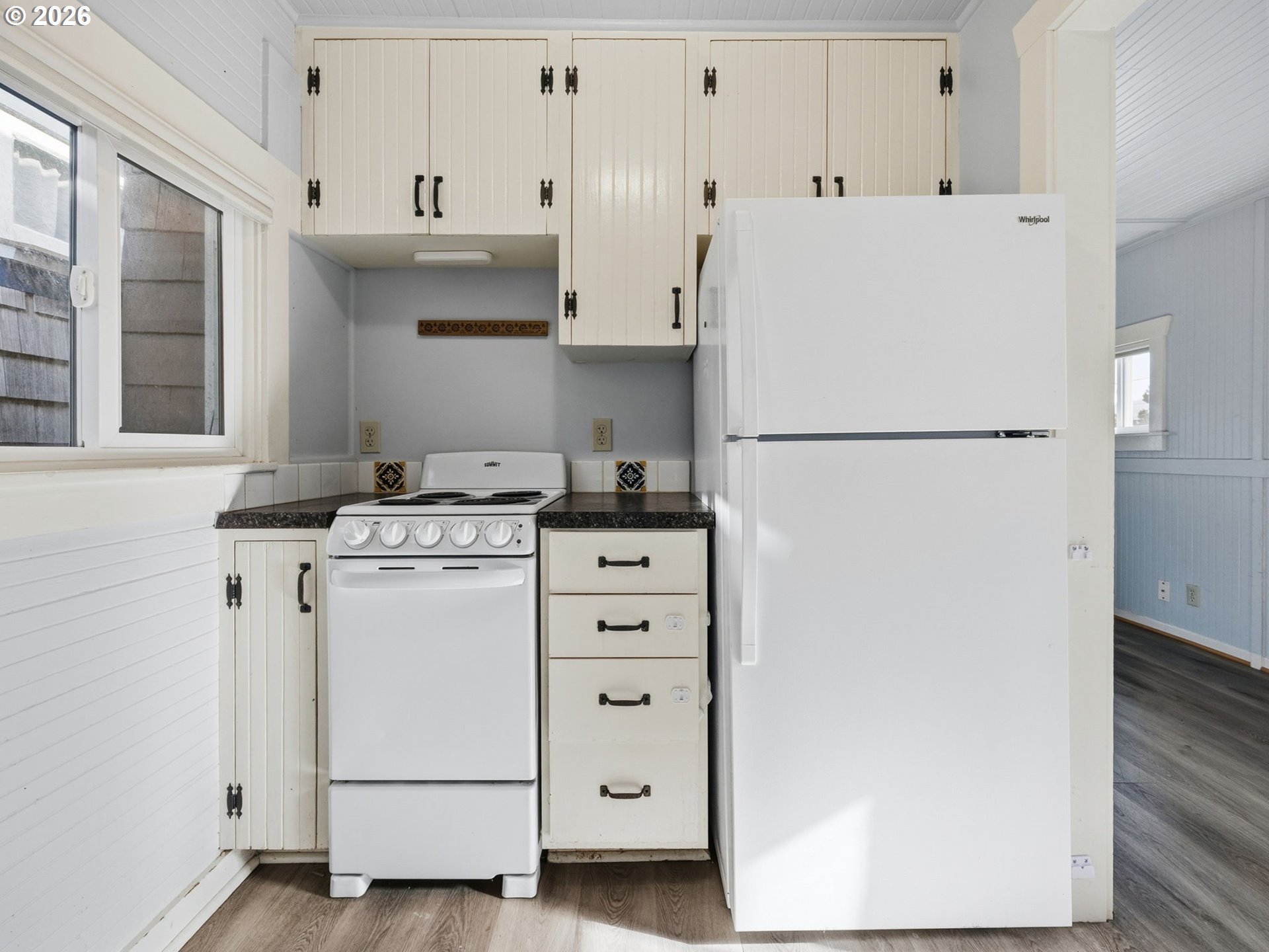 908/910 N FRANKLIN ST