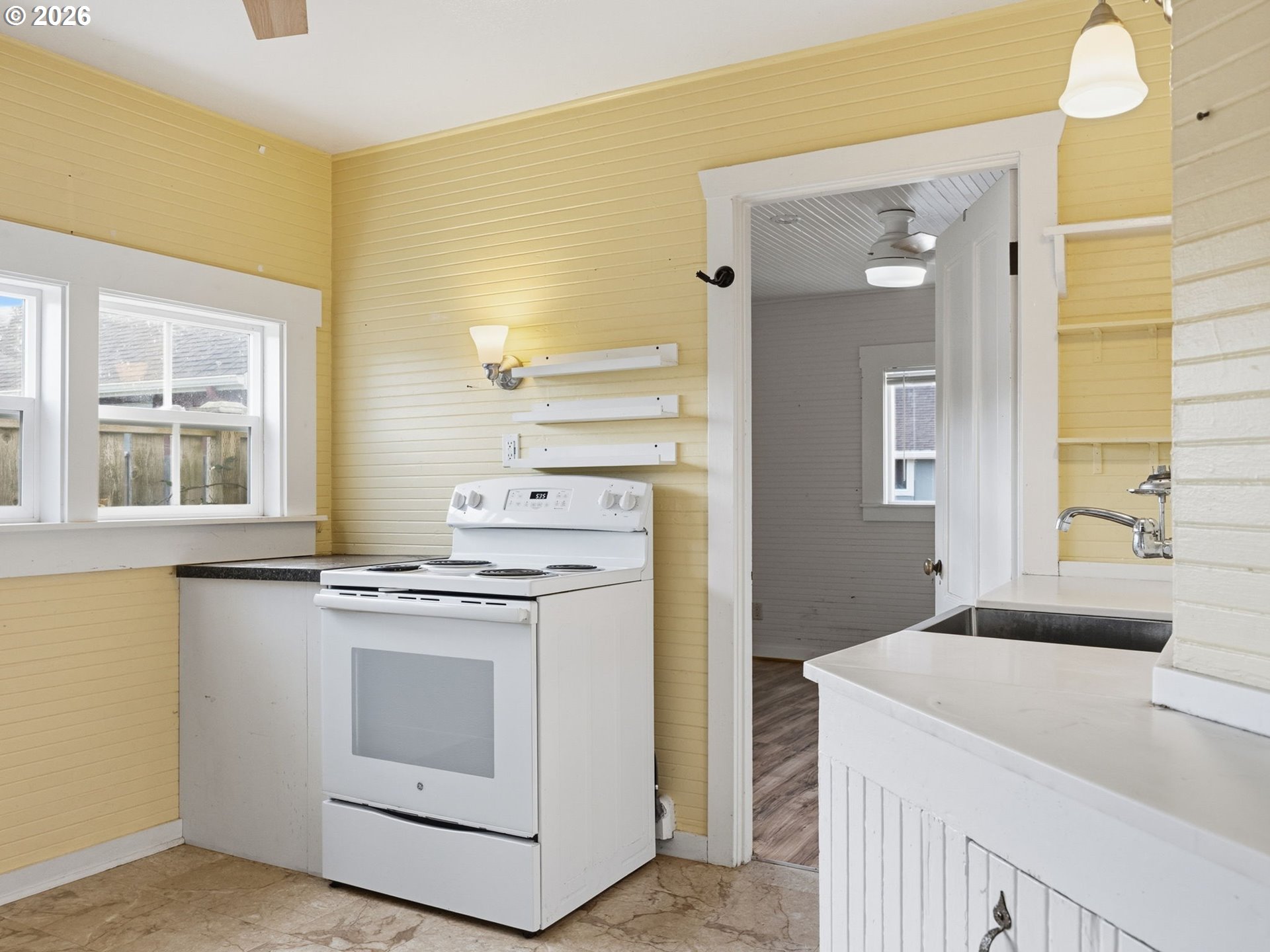 908/910 N FRANKLIN ST