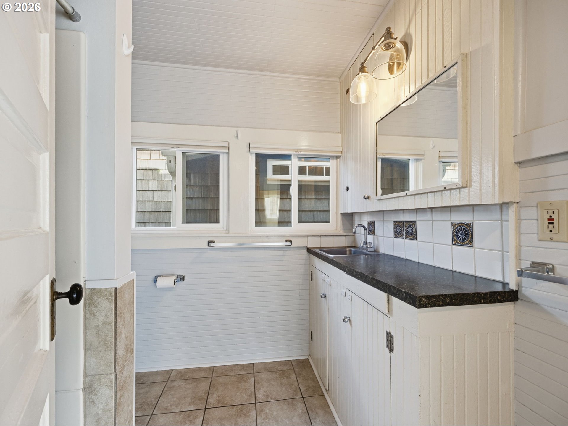 908/910 N FRANKLIN ST