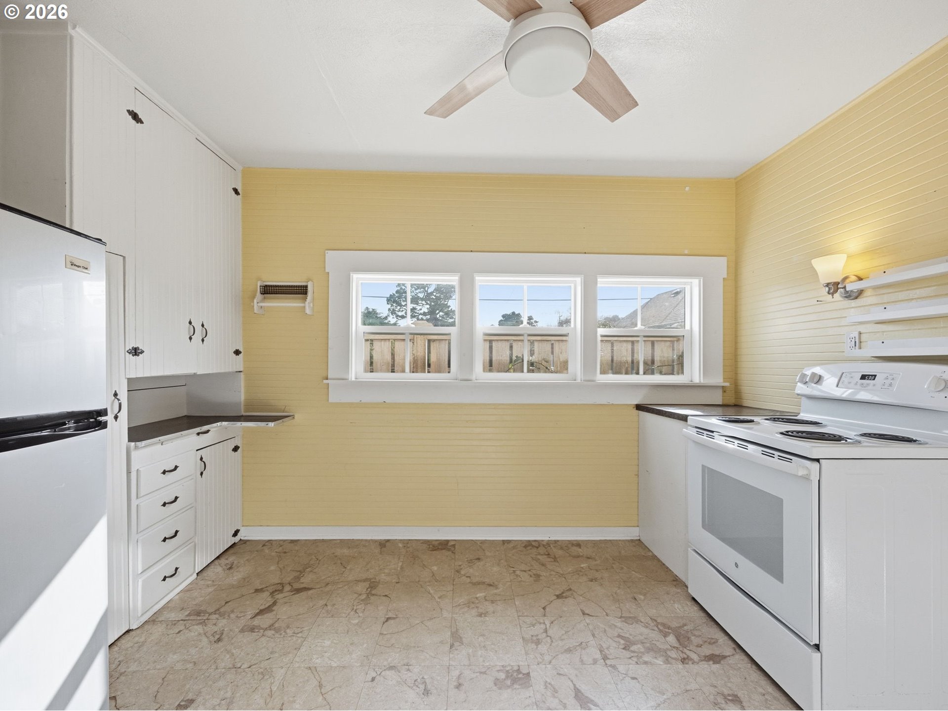 908/910 N FRANKLIN ST