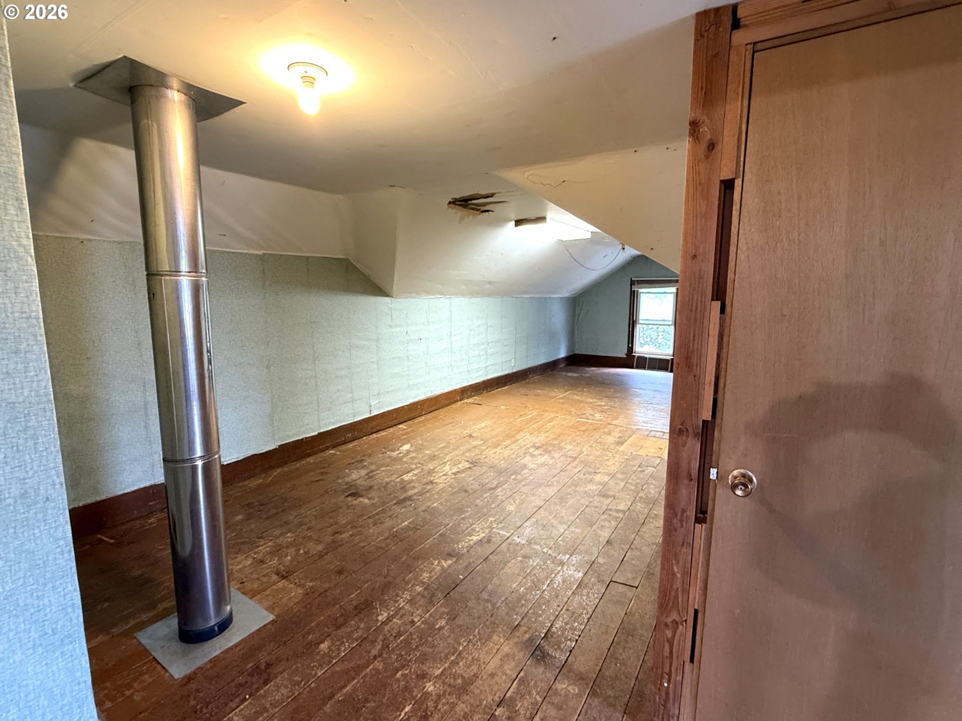 209 W Broadway ST