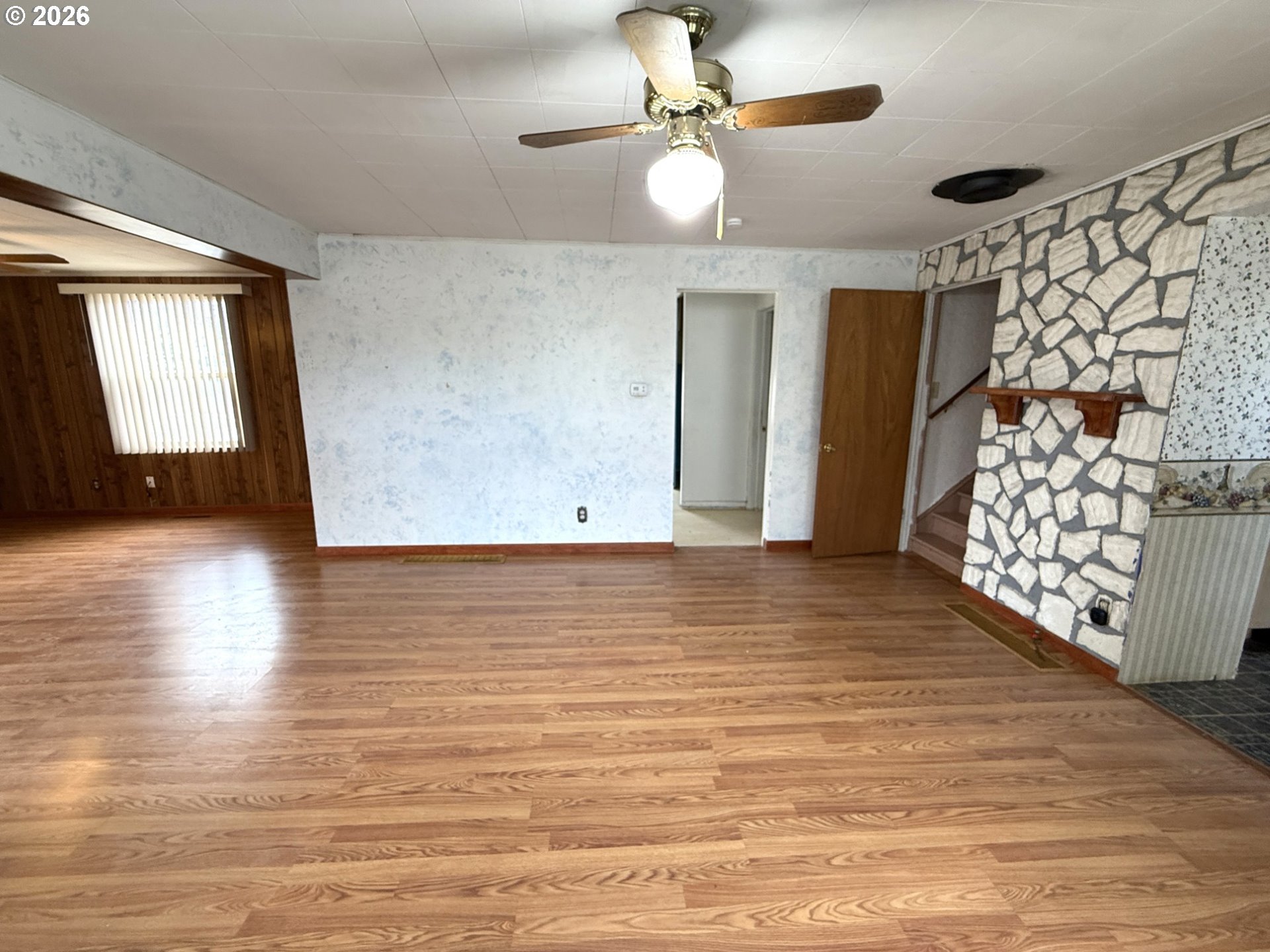 209 W Broadway ST