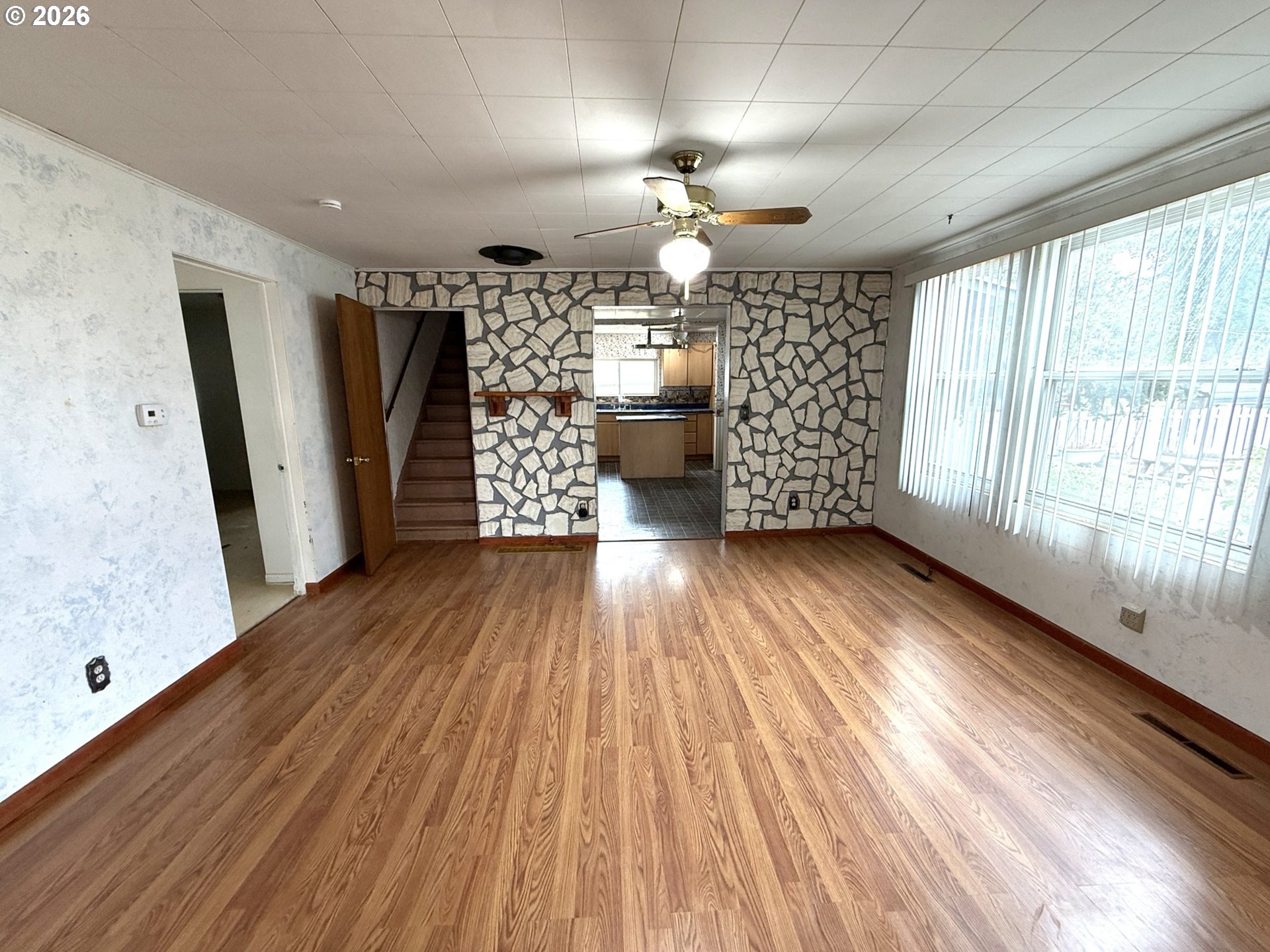209 W Broadway ST