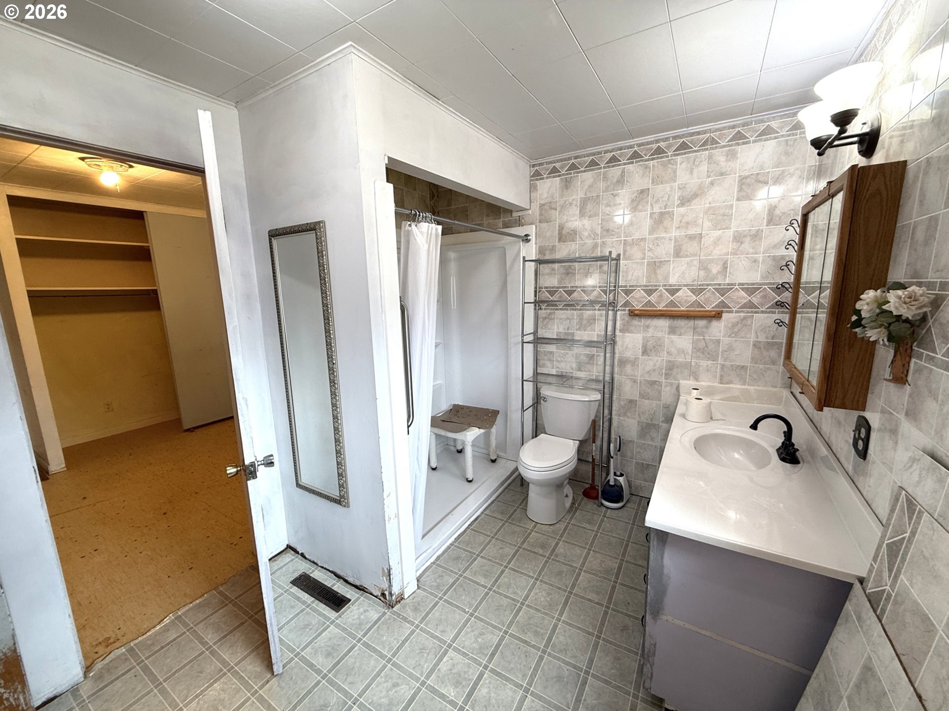 209 W Broadway ST