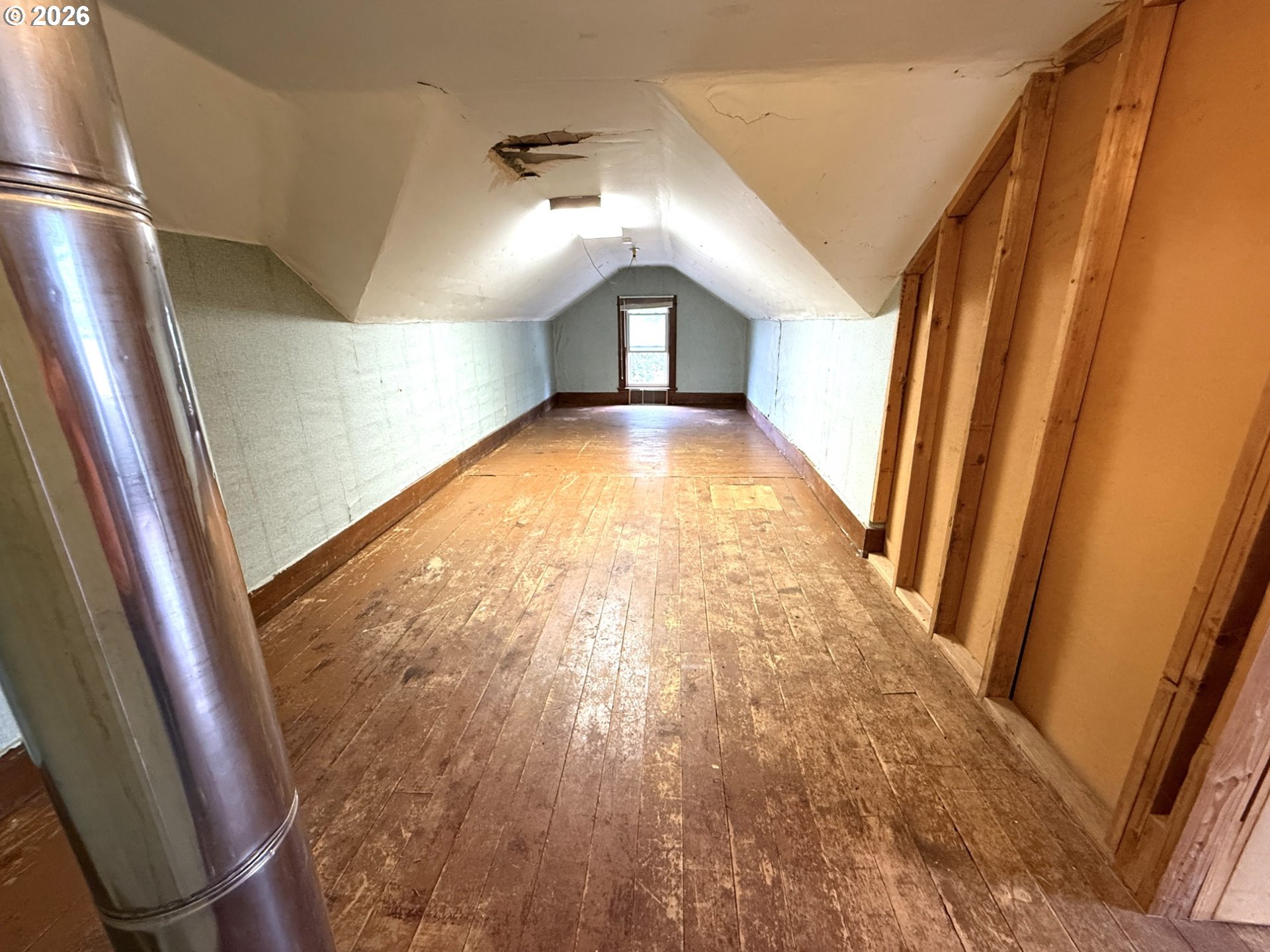 209 W Broadway ST