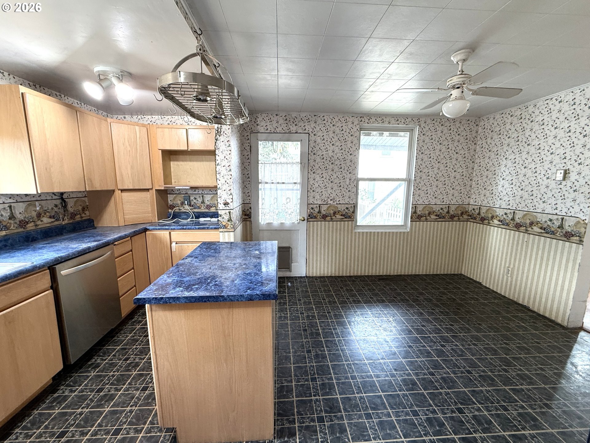209 W Broadway ST