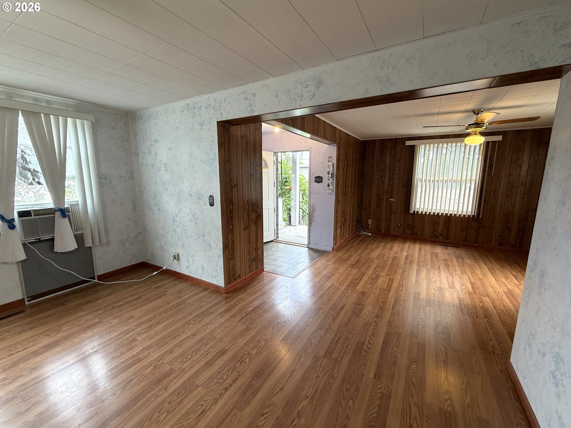 209 W Broadway ST