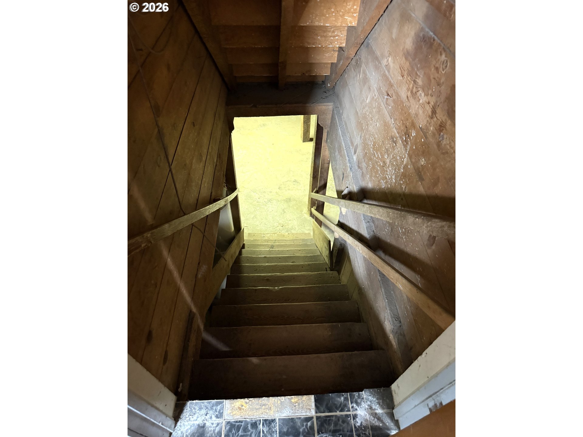 209 W Broadway ST