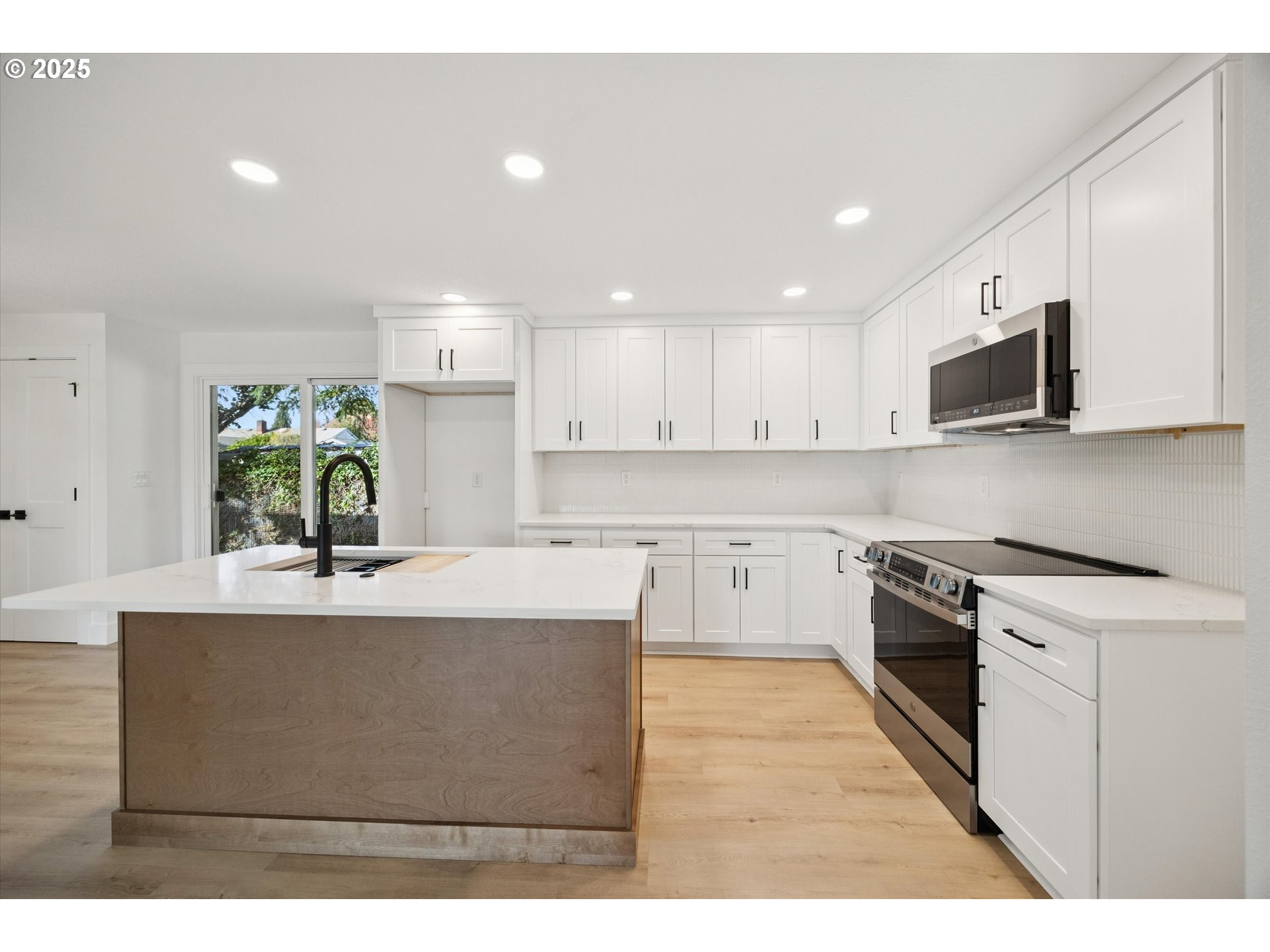 4411 SE LEXINGTON ST