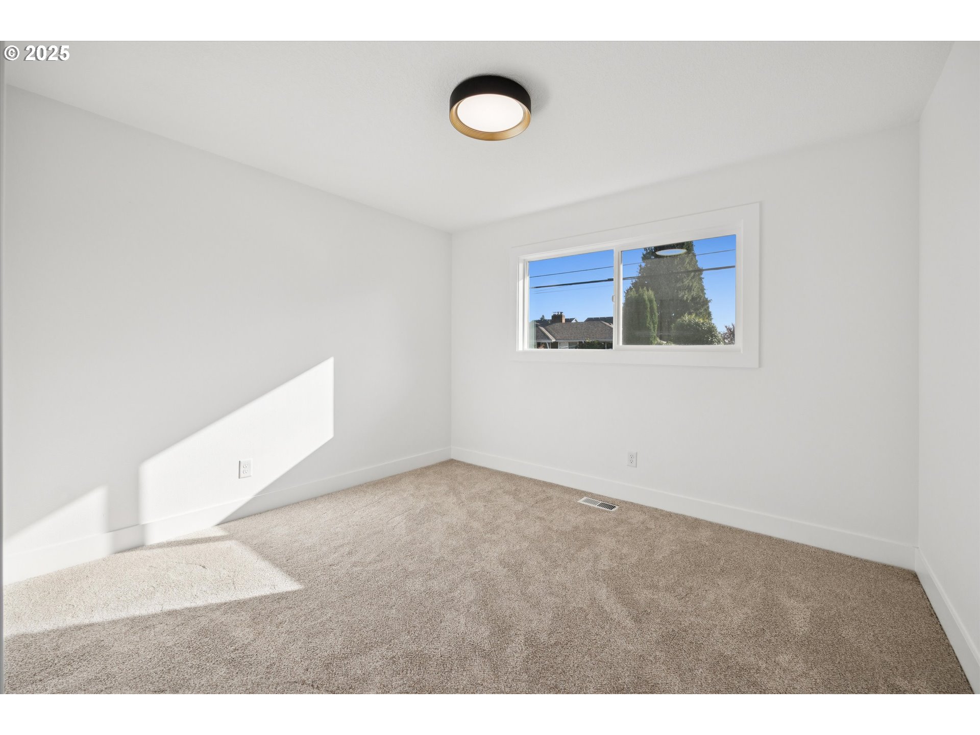 4411 SE LEXINGTON ST