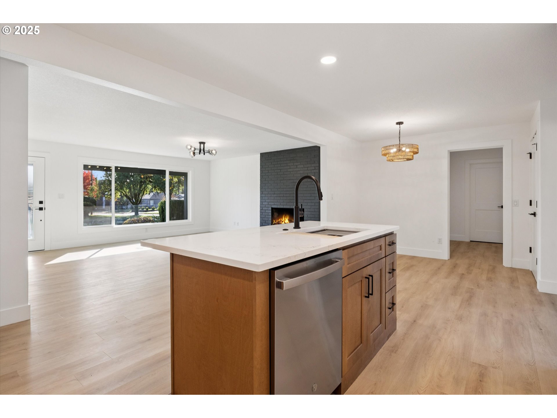 4411 SE LEXINGTON ST