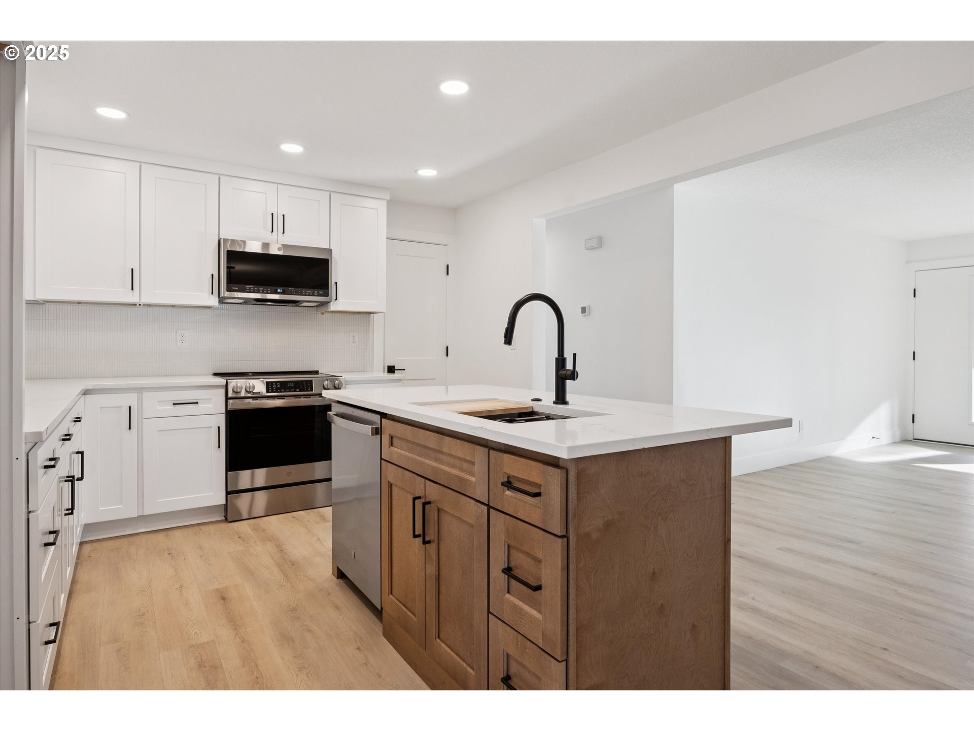 4411 SE LEXINGTON ST