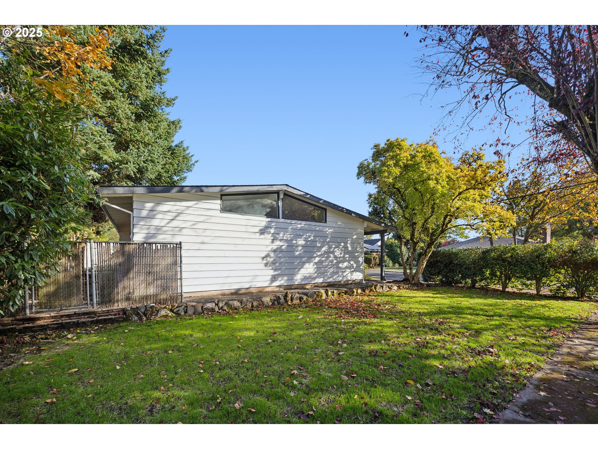 4411 SE LEXINGTON ST