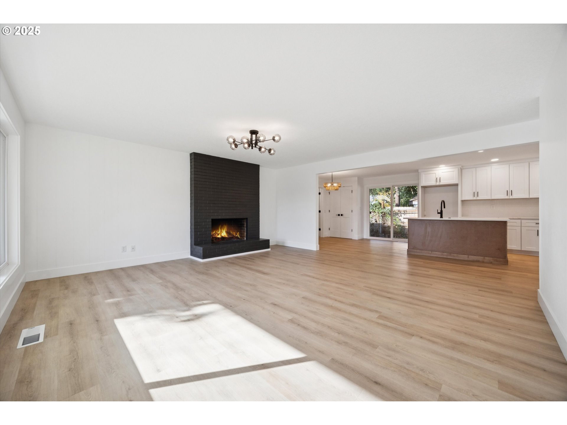 4411 SE LEXINGTON ST