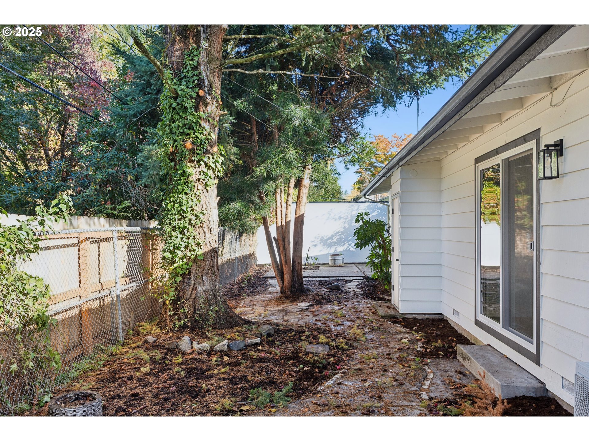 4411 SE LEXINGTON ST